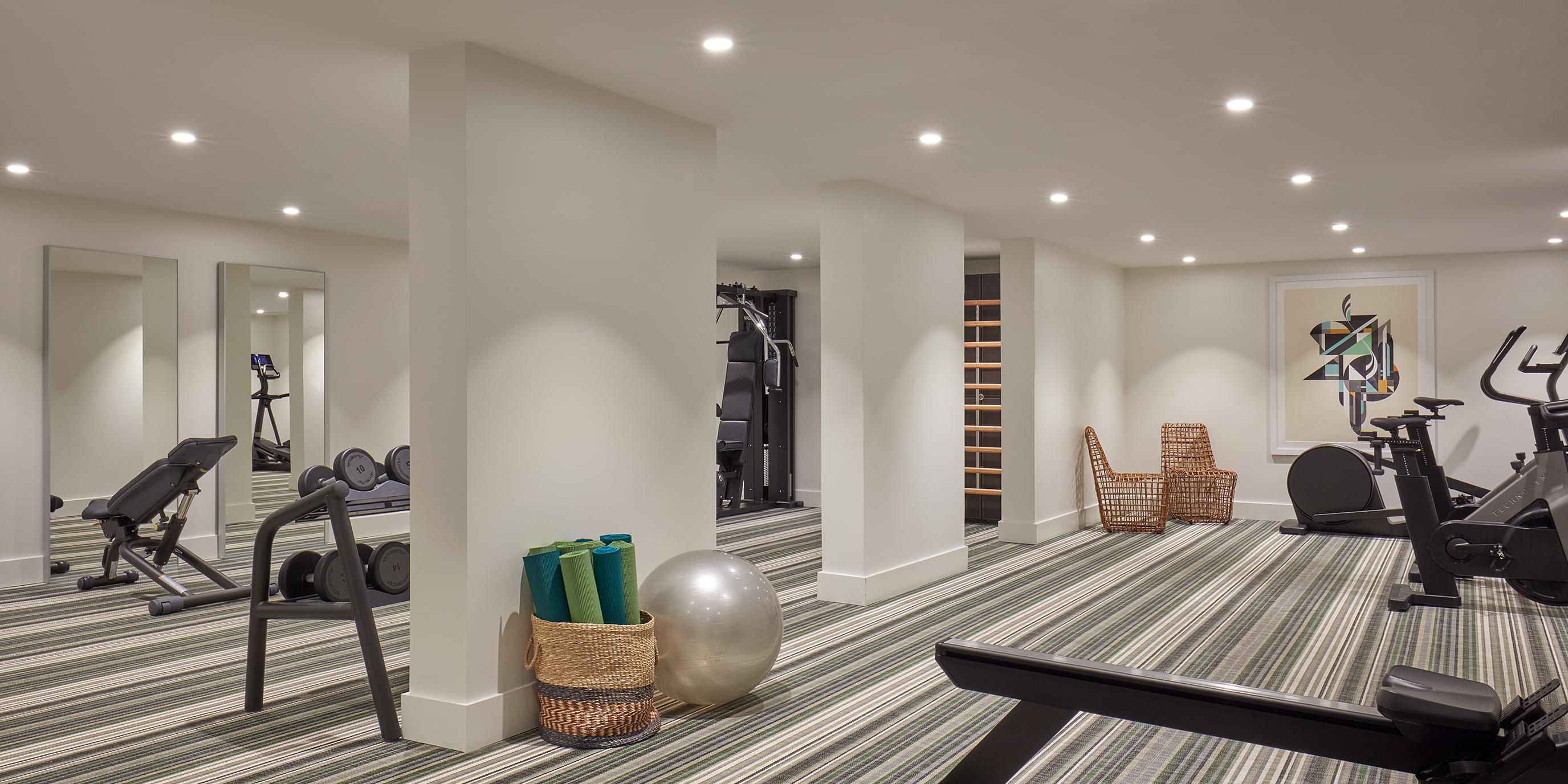 On the road, life is about creating balance. Kimpton De Witt love health and wellness, and offer a 24-hour, cutting-edge gym & fitness center, featuring state-of-the-art weights, stationary bikes, treadmills and balance balls. If you crave some outdoor time, stretch your legs and take your fitness routine on the road. 