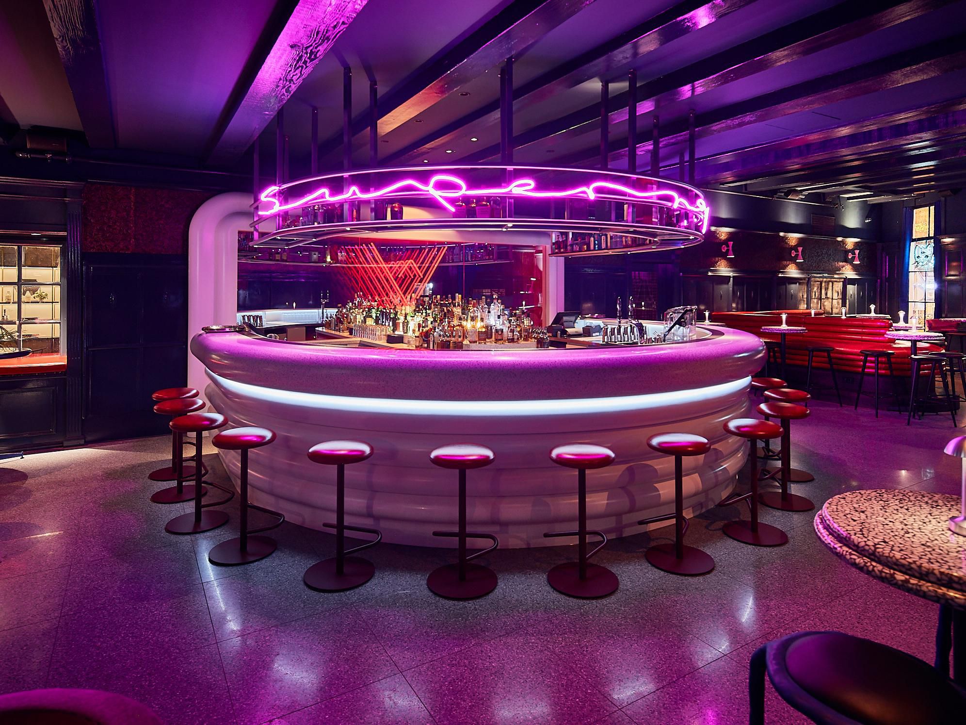 Interior Super Lyan bar.