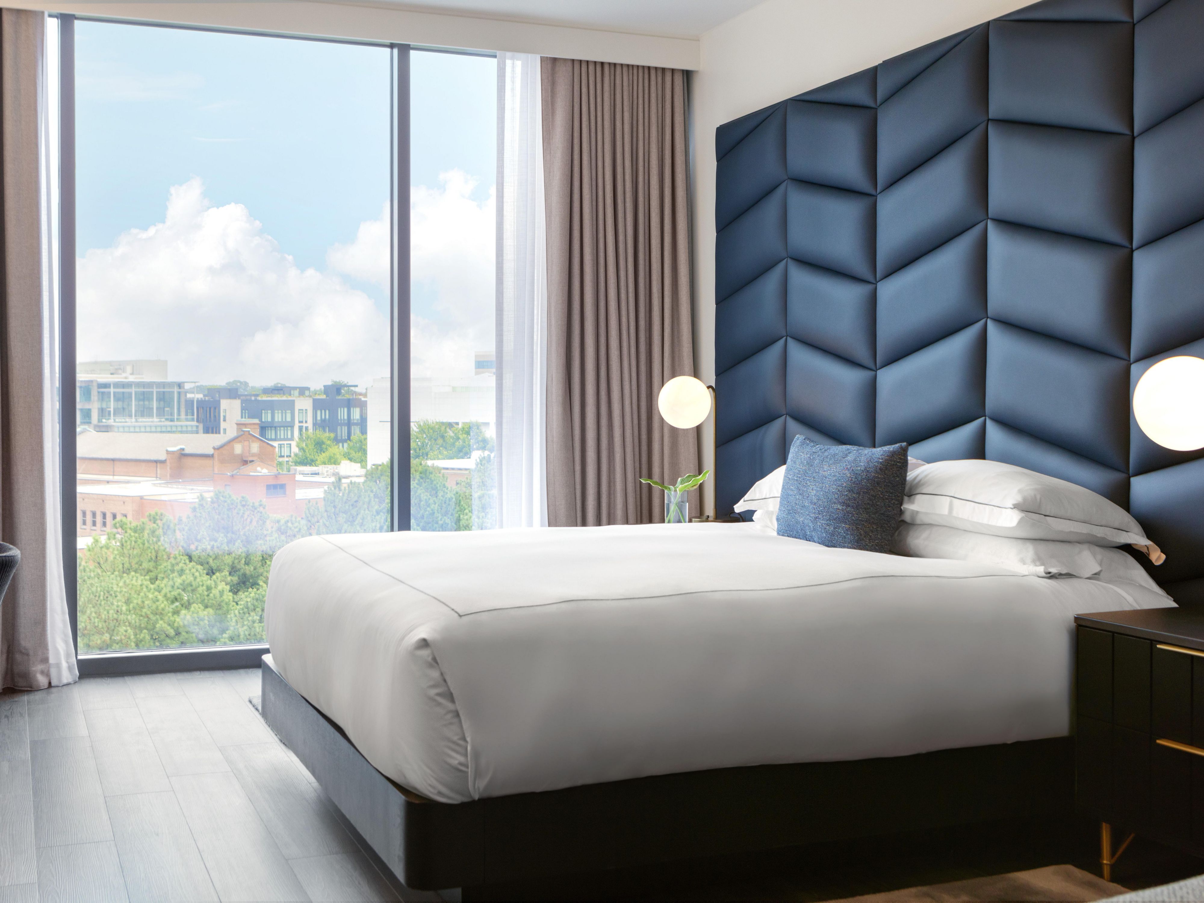 1 King Bed with City Views