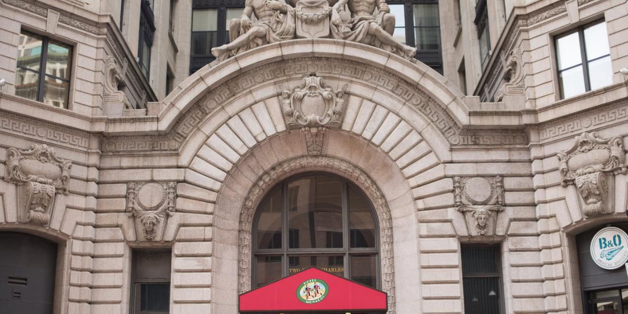 Residing inside the historic, former B&O Railroad Headquarters comes with a badge of honor. At one time, our 1906 Beaux-Arts building buzzed with the comings and goings of the gilded age's power players, serving as an important transit hub. Today, we keep travelers connected to Baltimore's best offerings, thanks to a central downtown location.