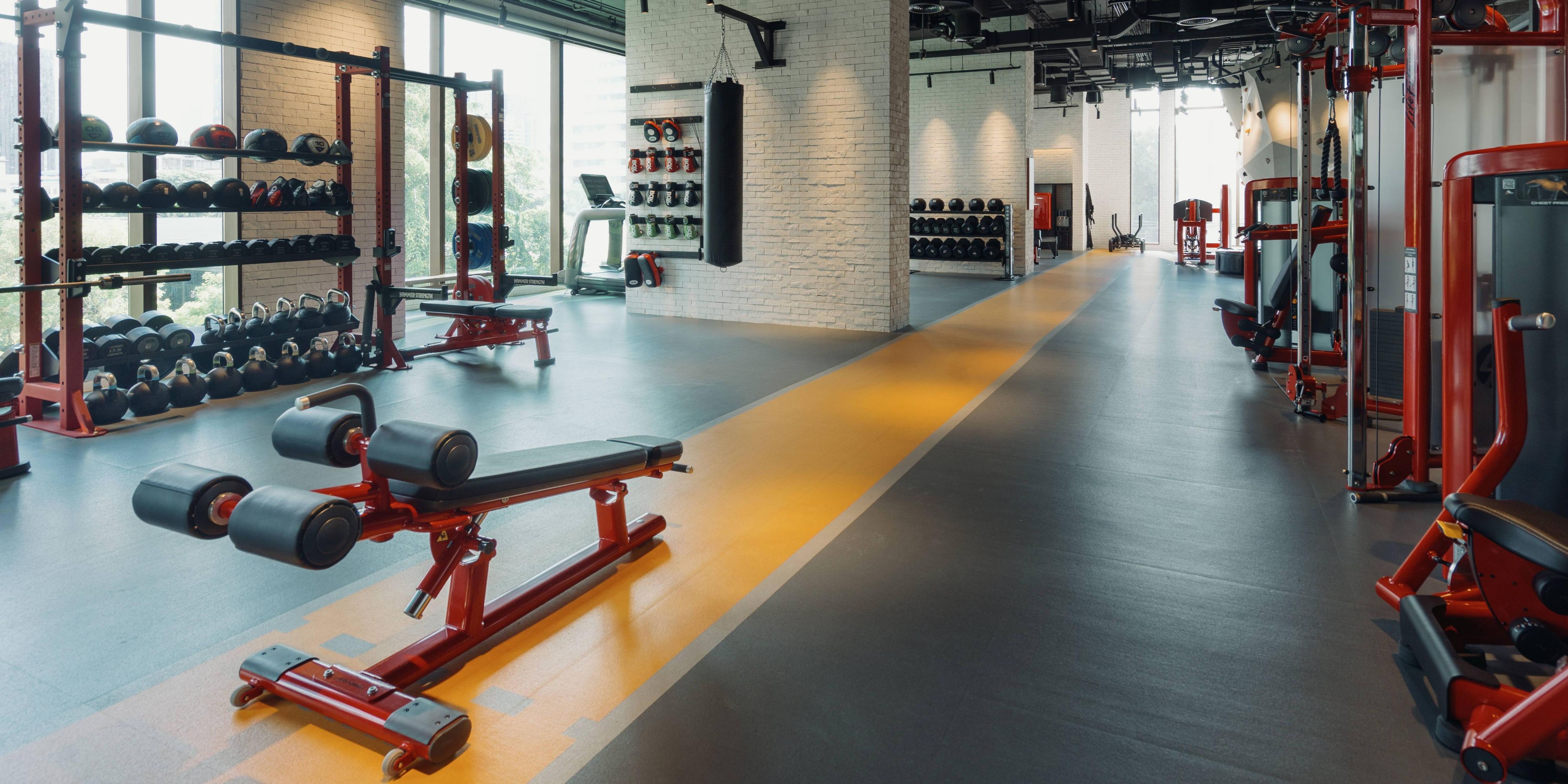 At Kimpton Maa-Lai Bangkok, we help every individual achieve their own brand of balance. Wellness and relaxation take centre stage at The GYM, where every room is stocked with a yoga mat. Tailored and personalised, our wellness haven attends to specific needs and areas of interest.