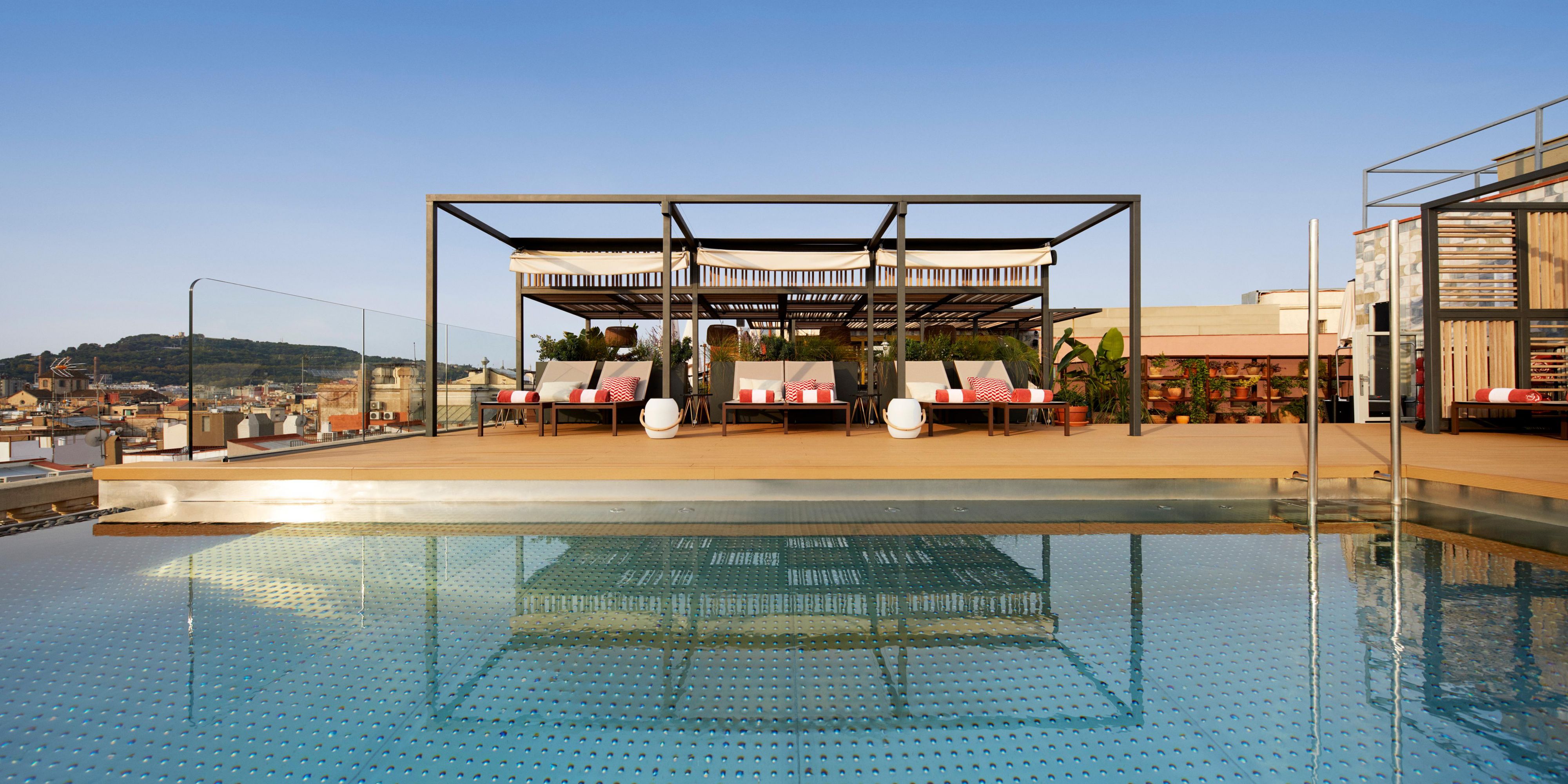 If you think a refreshing cocktail is best paired with tempting small plates and expansive views of the old city, then you’ll want to be at Terraza de Vivi, our rooftop bar and terrace. Anchored by a sleek, design-forward bar, this airy outdoor space is accented with chic lighting pieces and shading elements as well as abundant local flora.
