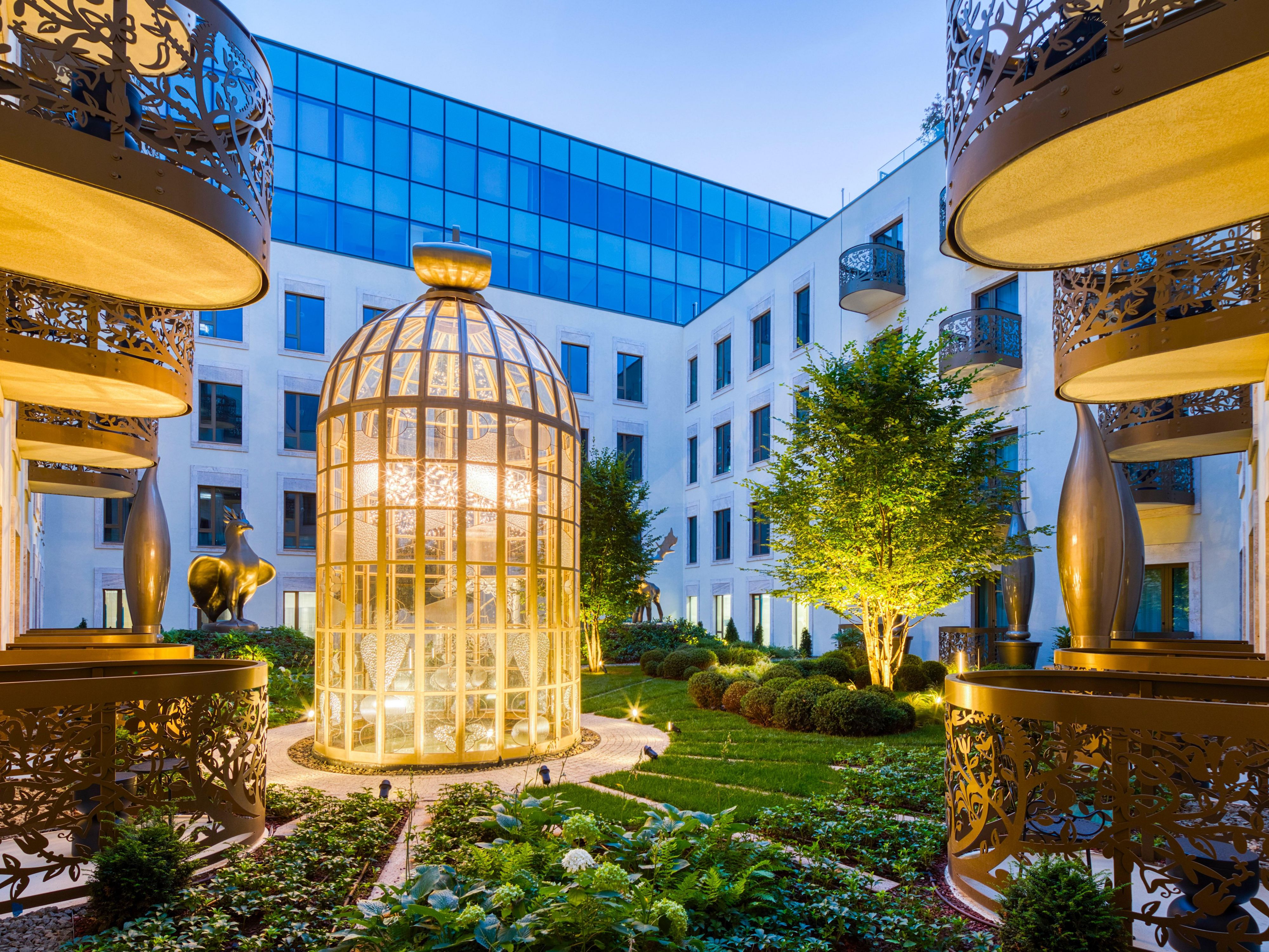 Kimpton BEM Budapest Inner Courtyard by Night