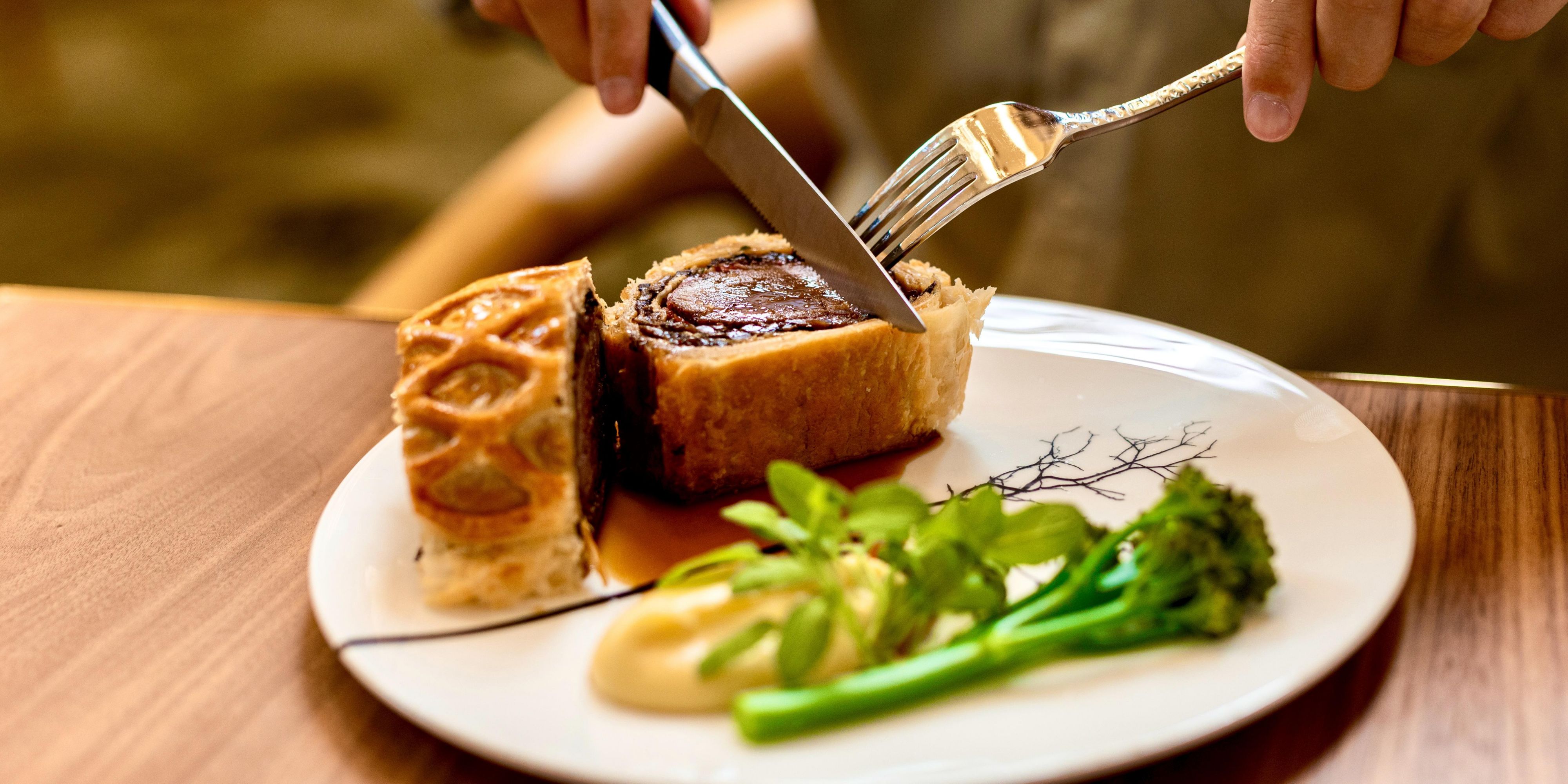 Enjoy the freedom of our Flexible Rate, including a delicious breakfast and a sumptuous three-course dinner at Kimpton BEM Budapest - served from a curated set menu or buffet in our AGOS Restaurant.