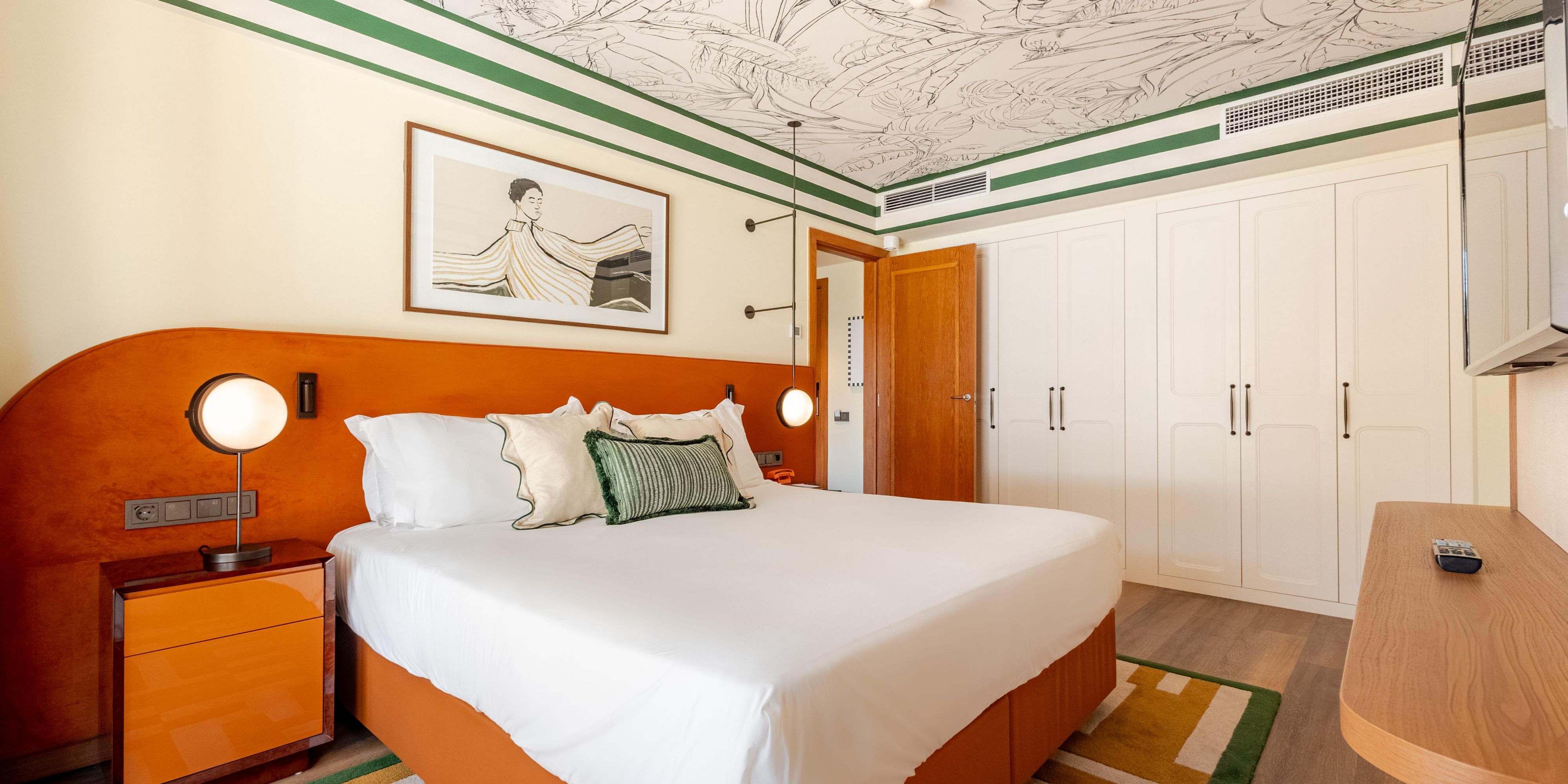 Spacious suite with terrace near Cascais coast.