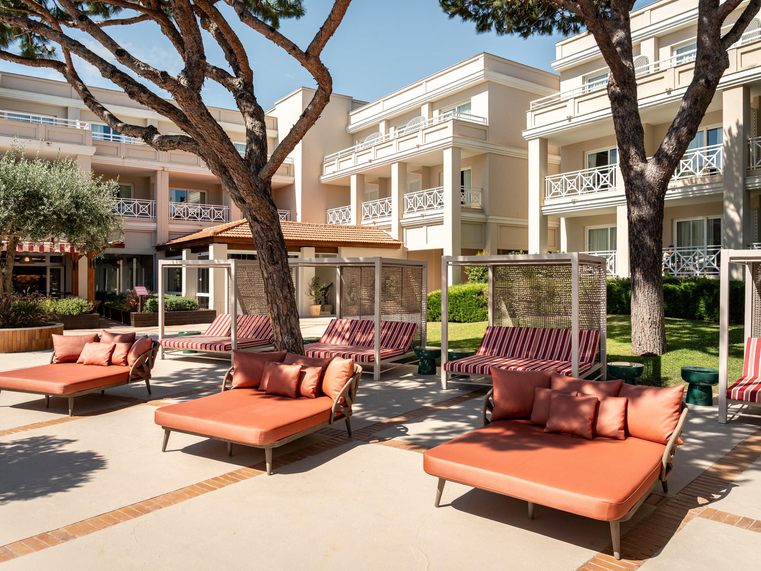 Relax by the outdoor pool in Cascais.