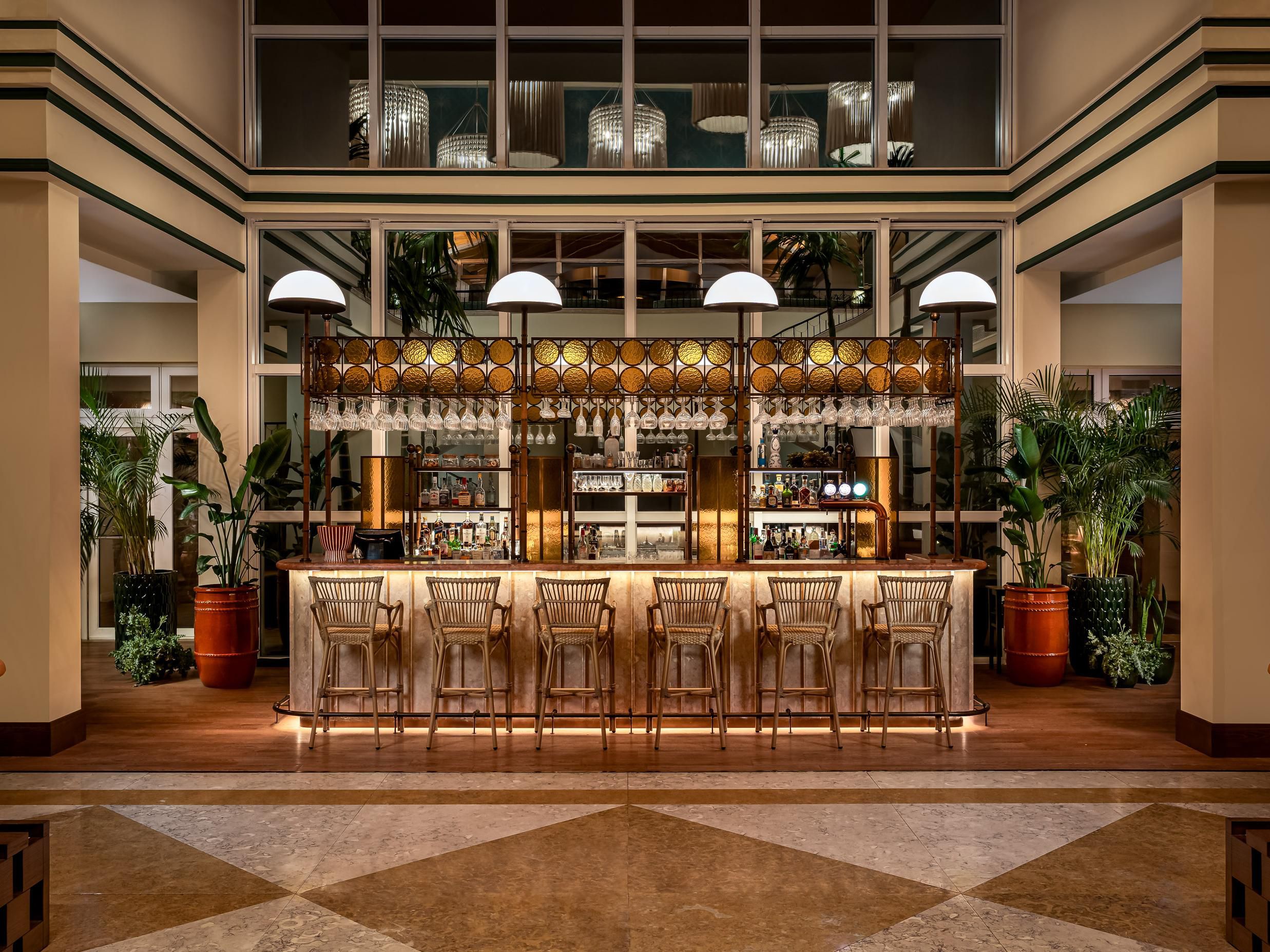 Meet for drinks at FICA! Bar in Cascais.