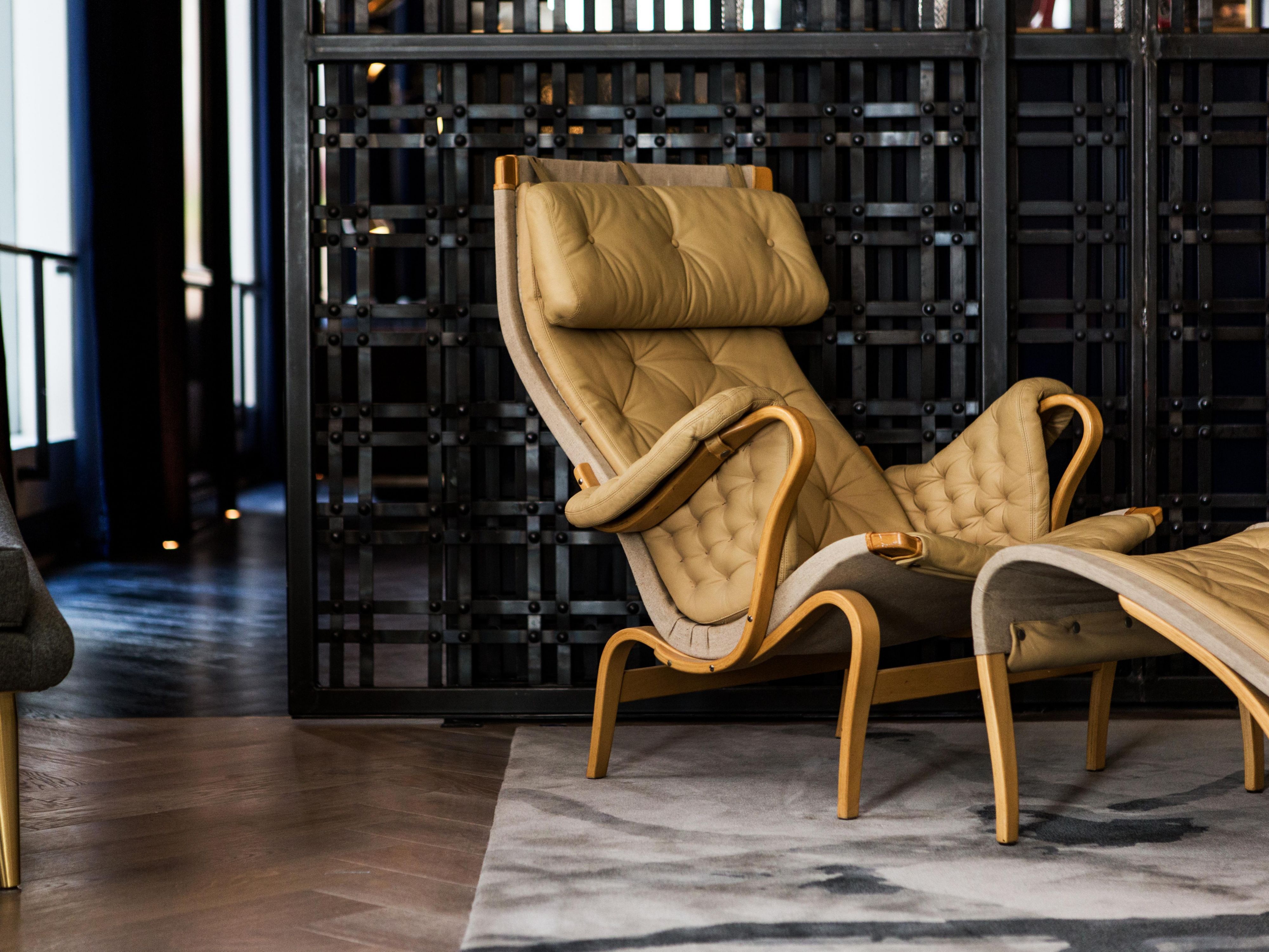 Kimpton Gray's lounge invites you to settle in and breathe.