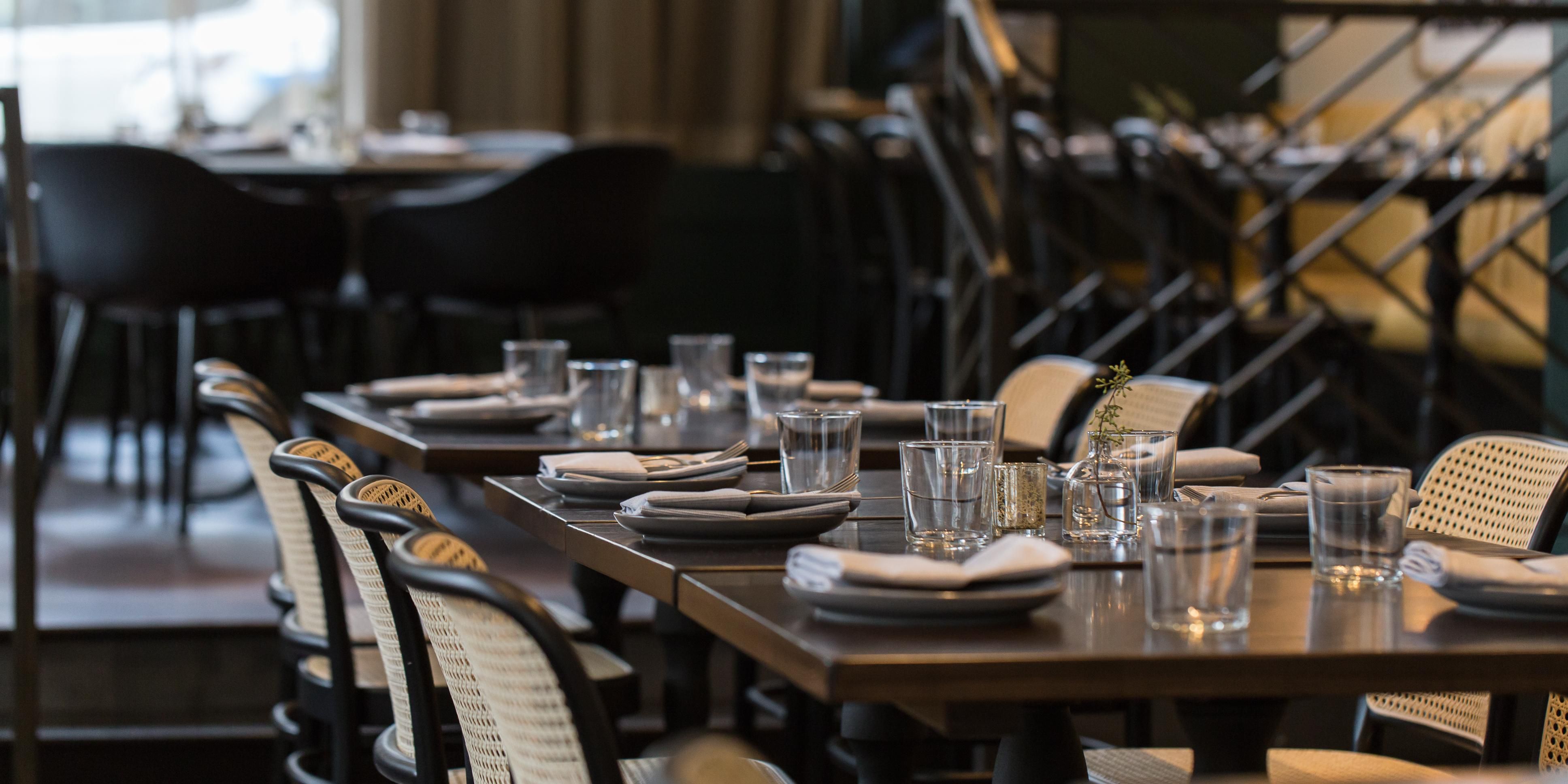 The natural-light-bathed River Room in South Water Kitchen overlooks the —you guessed it — Chicago River, and comfortably seats up to 35 guests. Chef Roger Waysok crafts the private dining menus and will ensure your needs are met. Catering is also available in Kimpton Hotel Monaco’s meeting rooms.