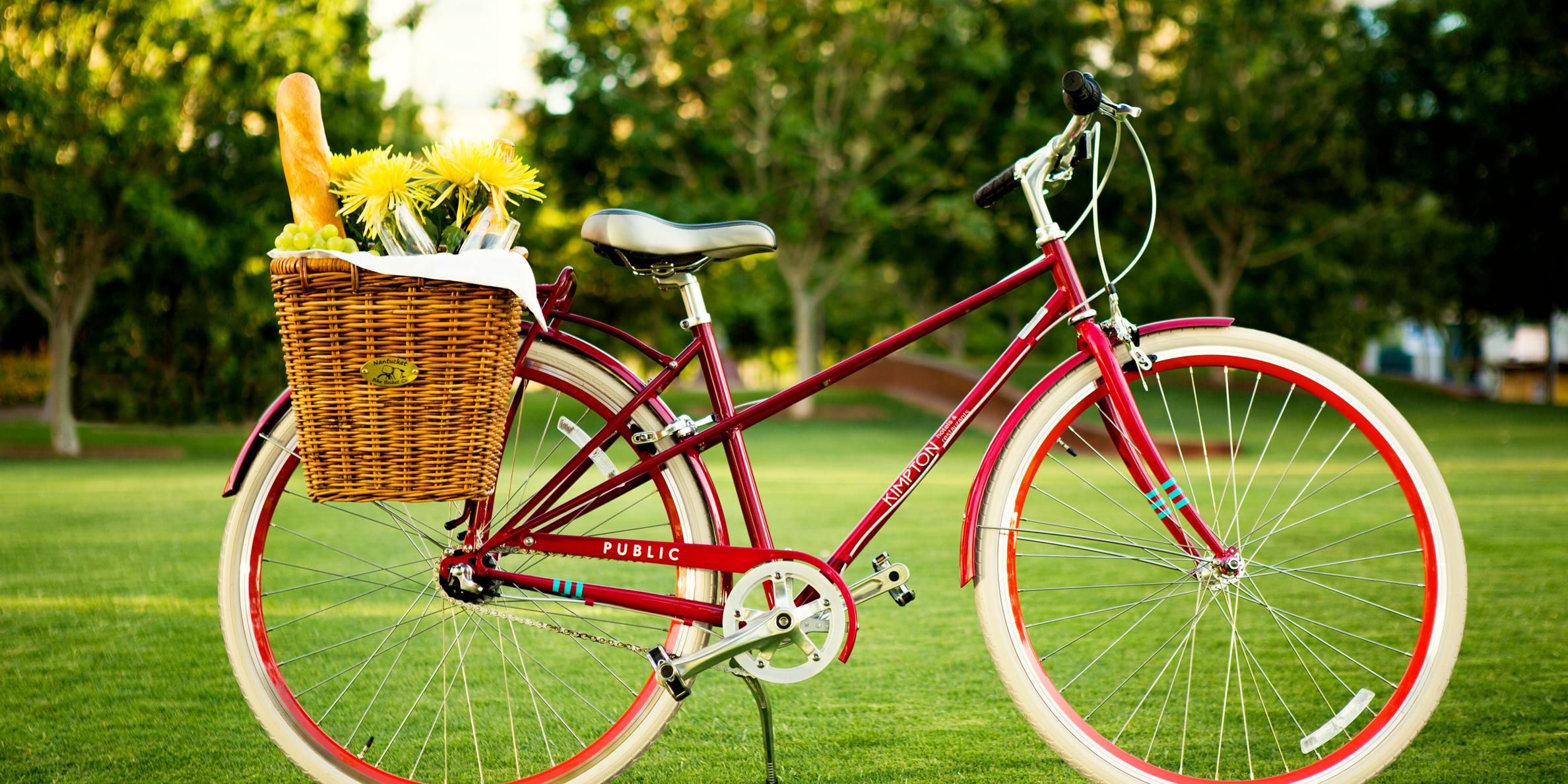 Take advantage of our complimentary Bike Loan service to explore the city at your own pace, enjoying the fresh air and beautiful surroundings. Additionally, join our Yoga classes every Tuesday, Thursday, and Saturday, to relax and find your inner peace. Make self-care a priority during your stay and discover!