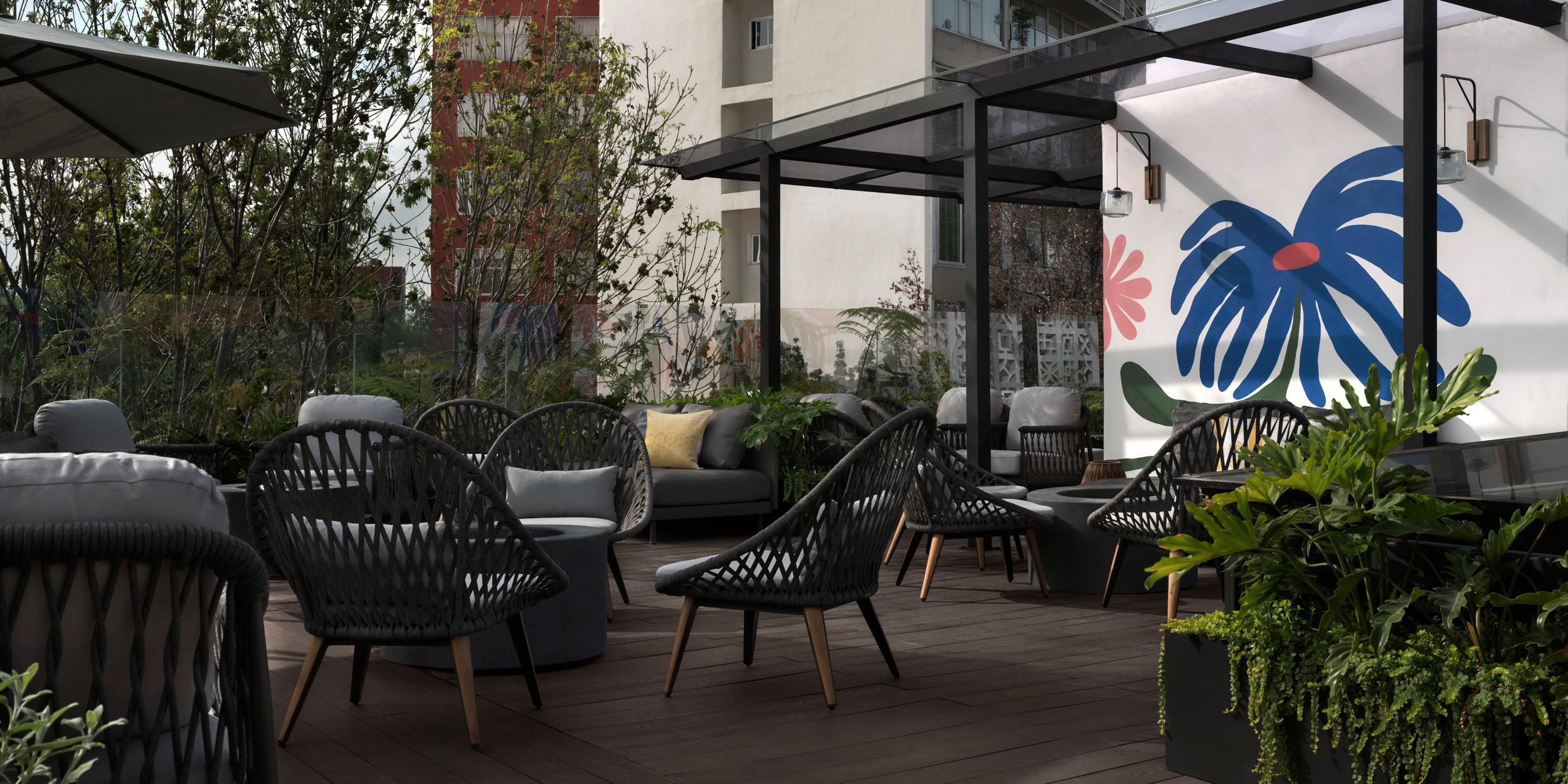 In the vibrant heart of Polanquito, Mexico City's trendiest neighborhood, our boutique luxury hotel captures the essence of the city's convivial spirit. Surrounded by trendy shops, chic boutiques, and lively cultural scenes, exploring Polanco's eclectic charm, world-class museums, and endless architectural beauty from our hotel is easy.