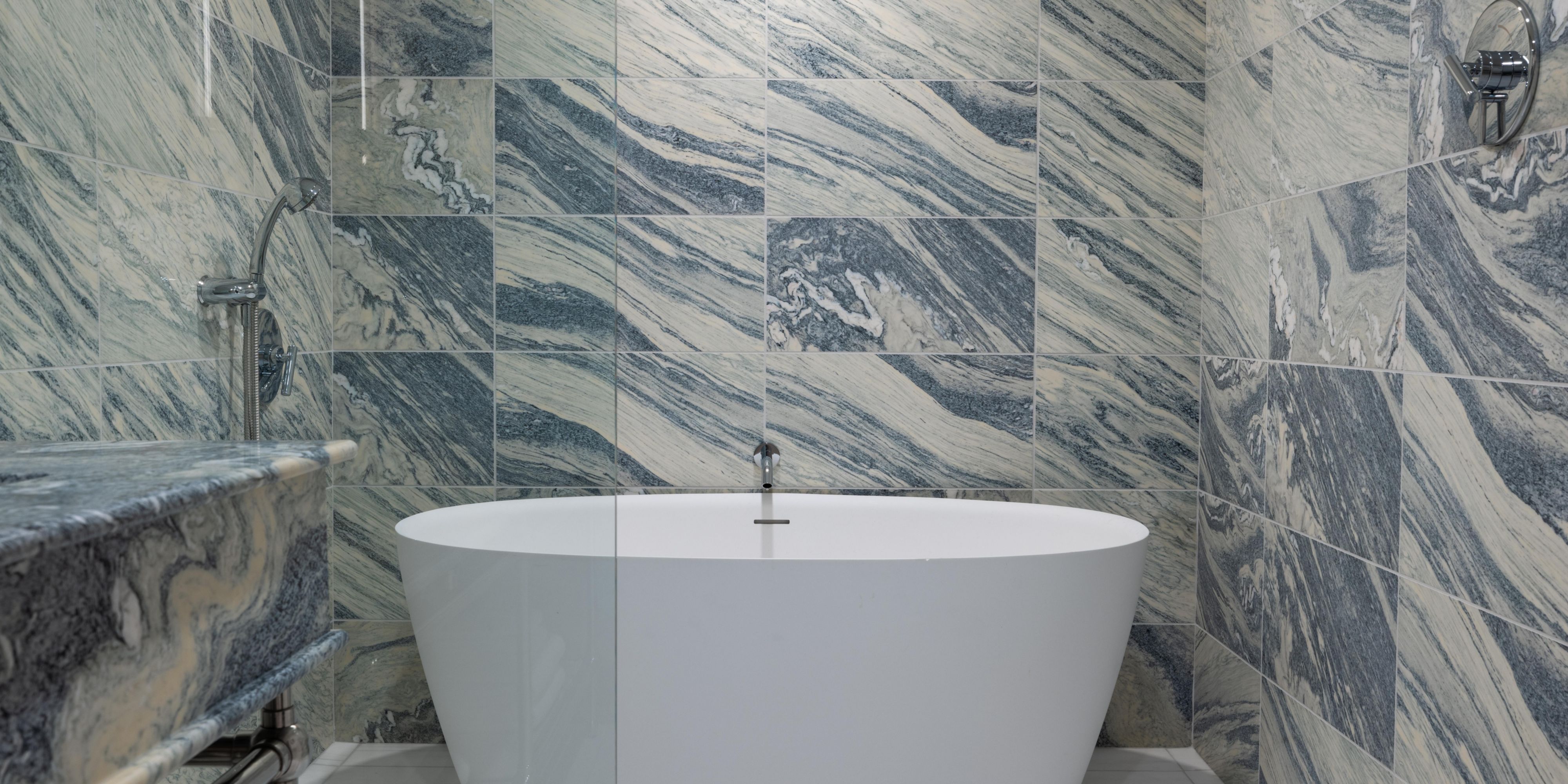 Soaking tub in Presidential Suite