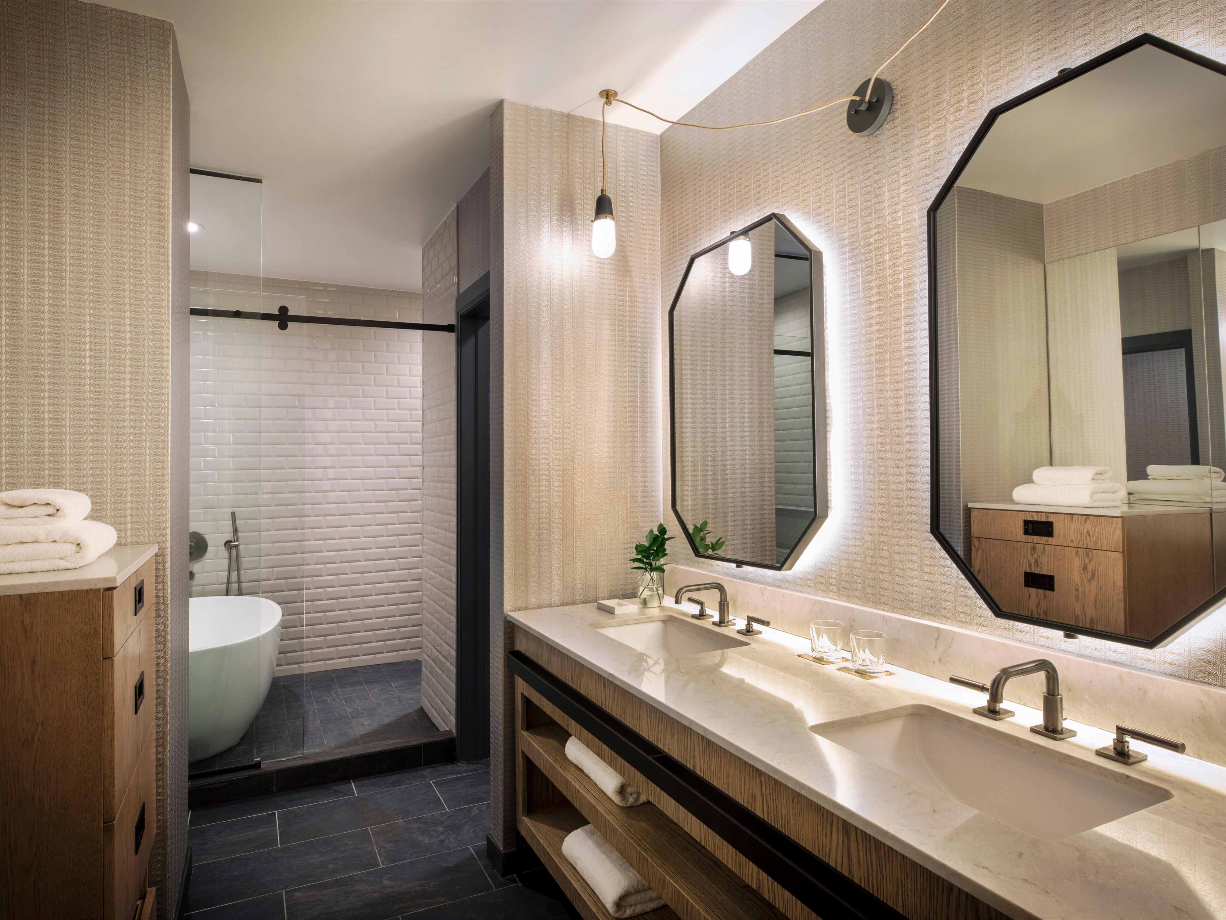 Luxury Suite - Luxury Bathroom