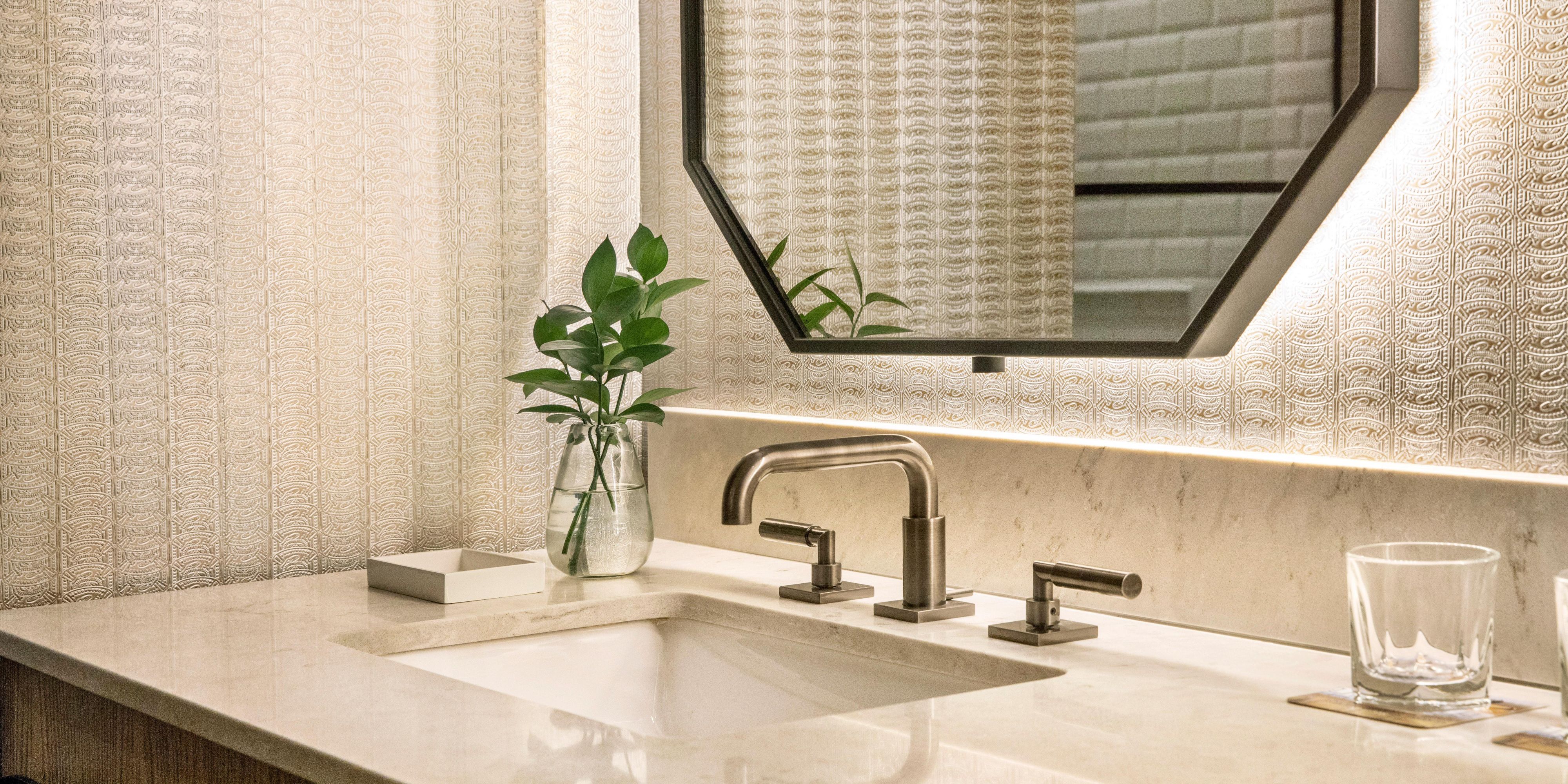 Luxury Suite - Luxury Bathroom