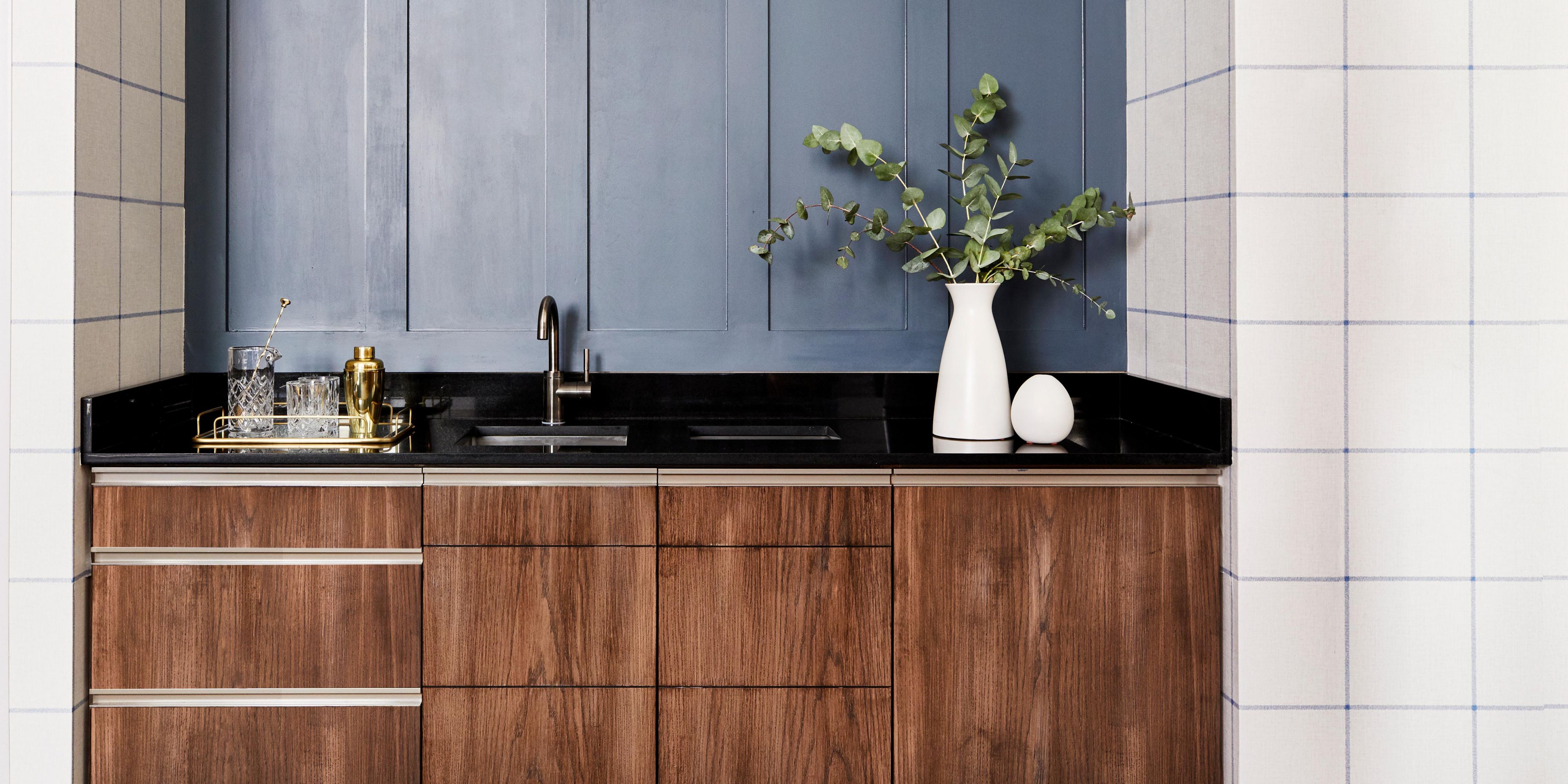 Luxury Suite Wet Bar