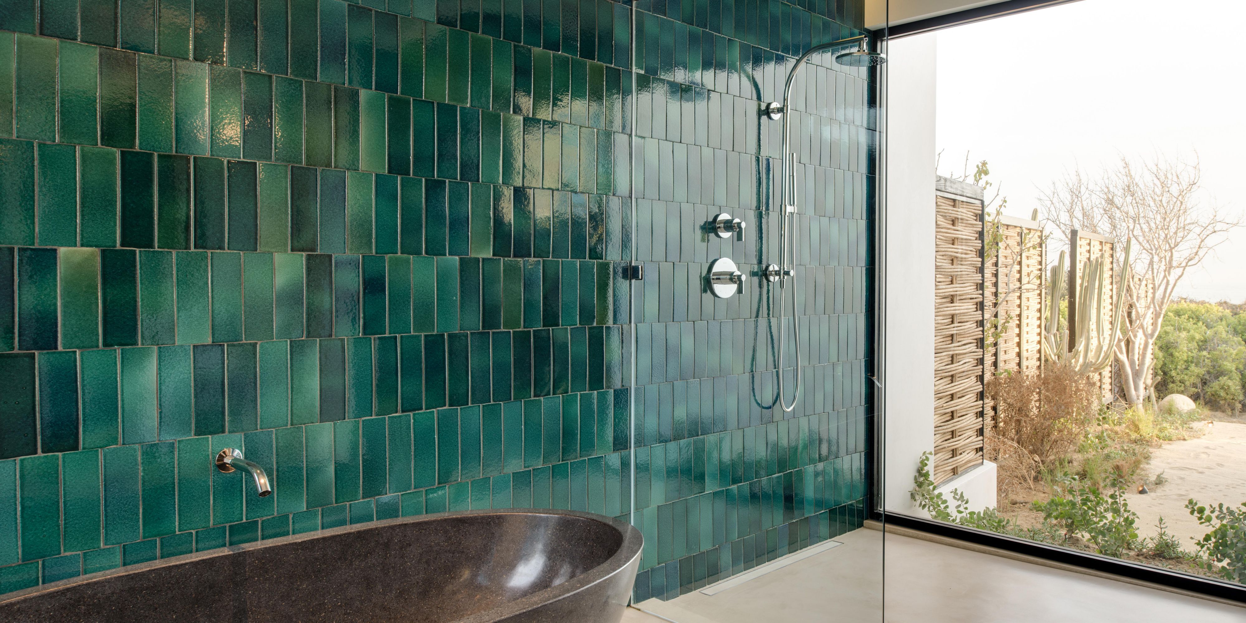 Soakingtub offers the sound of waves become part of the experience