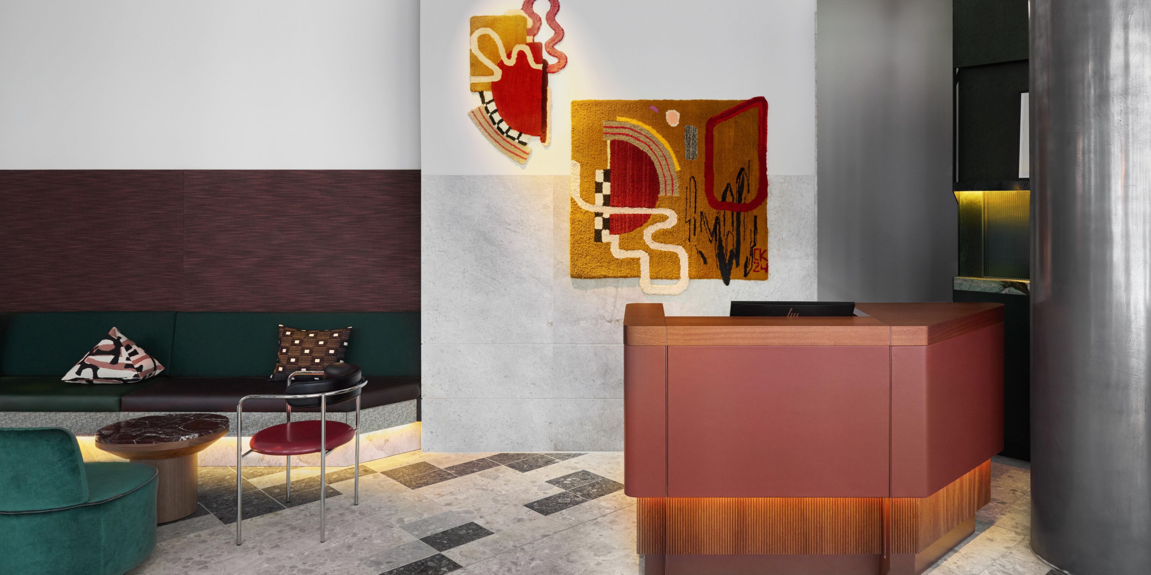 $hotelInfo.mediaDetails.welcomePhotos.primaryPhoto.caption}