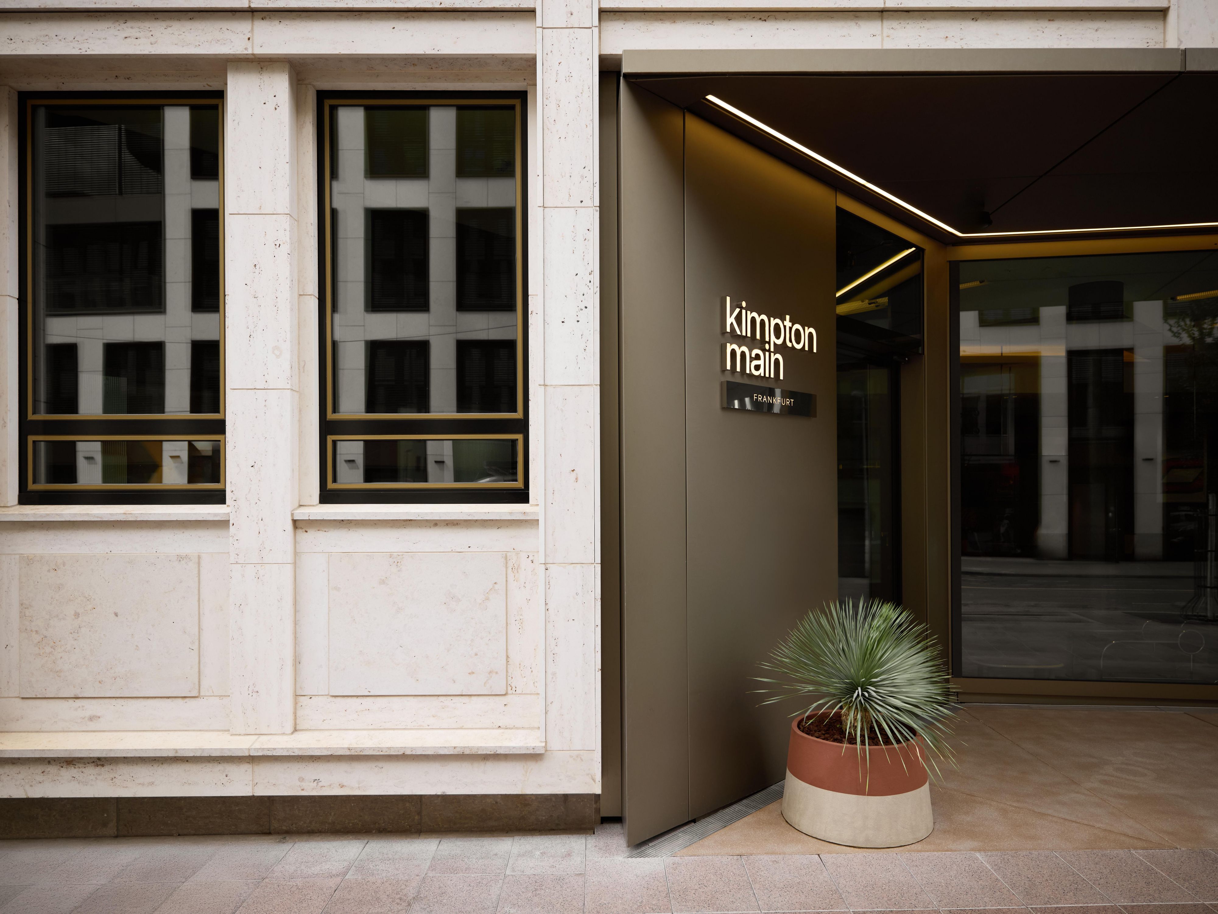 King bed studio hotel suite