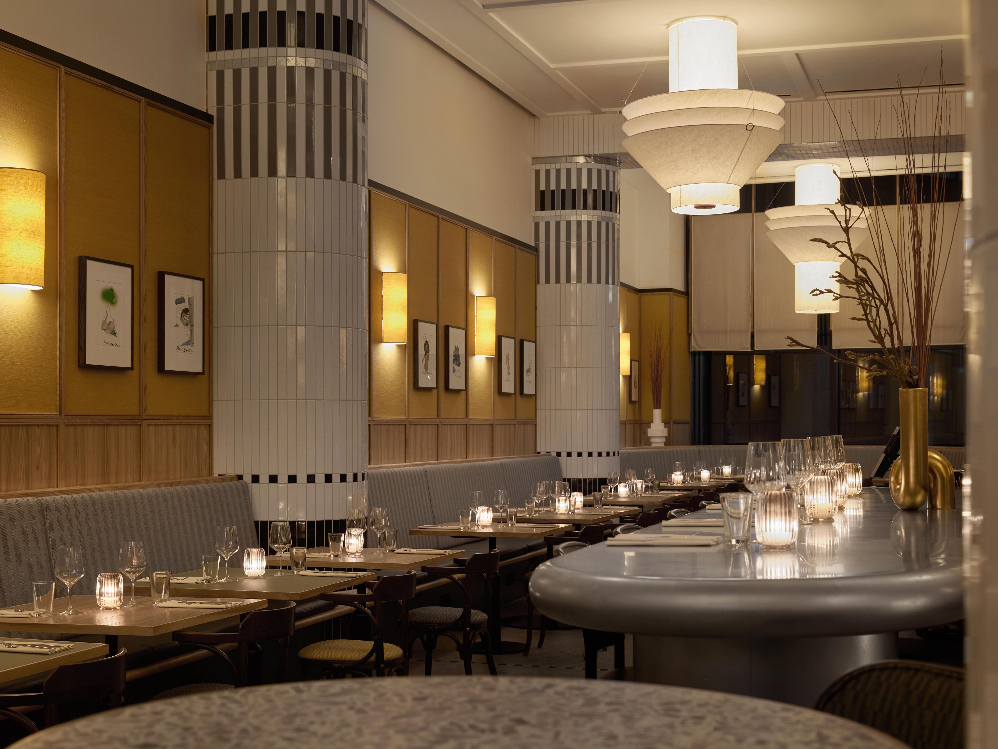 ANNI table settings with empty wine glasses