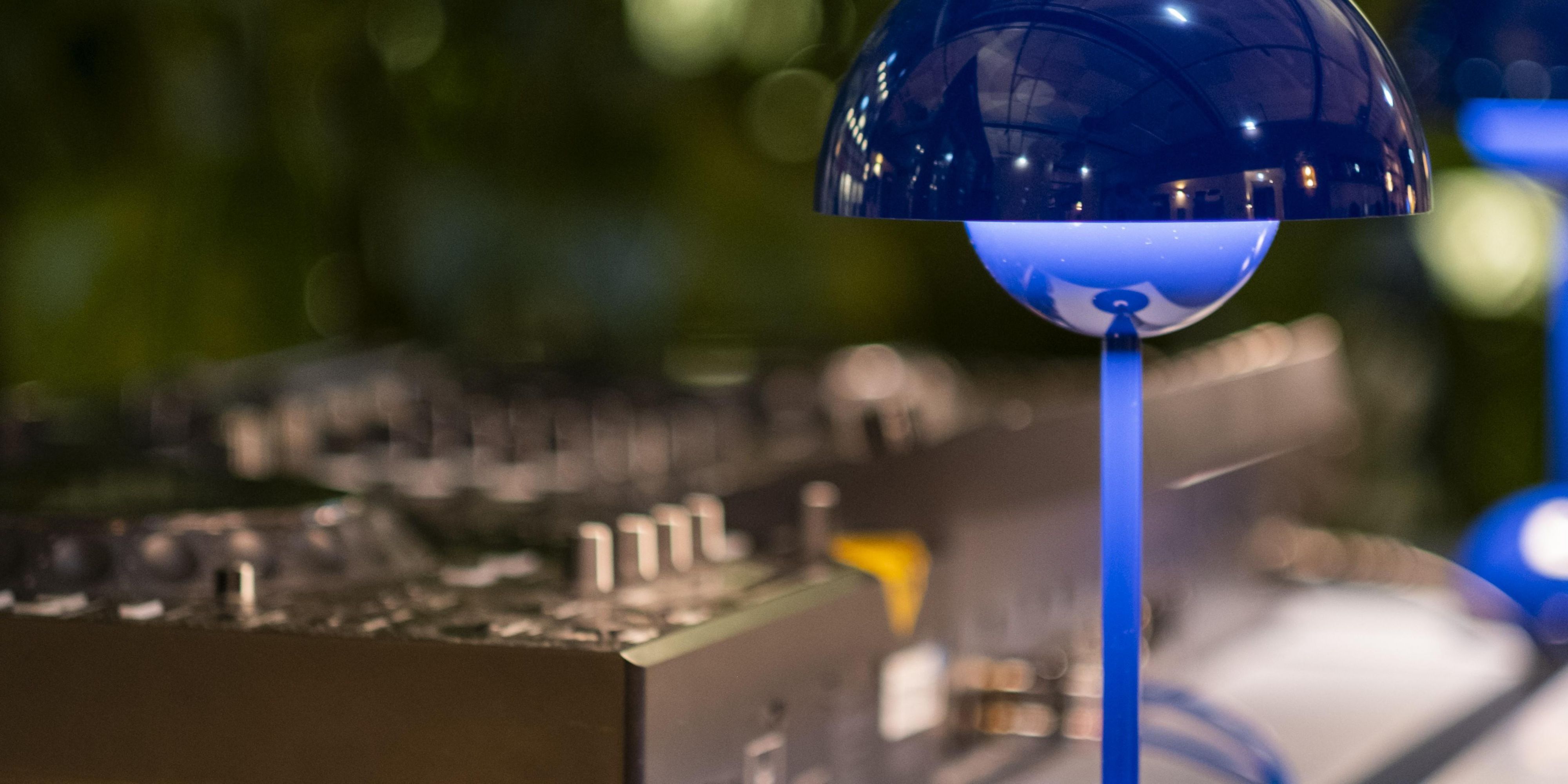 DJ-Set-Kit mit Fokus auf elektrische Mini-blaue Lampe
