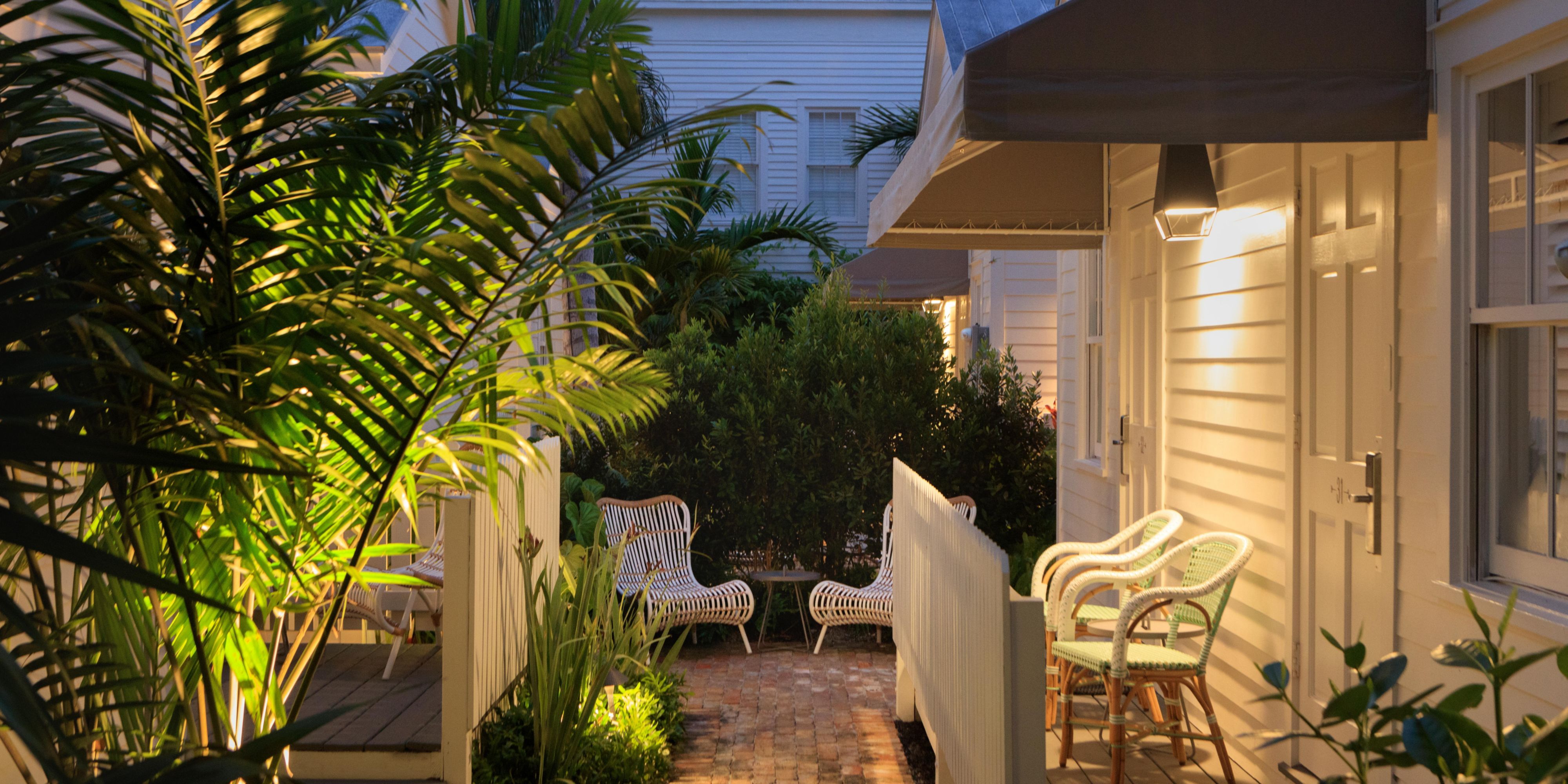 Winslow's Bungalows has been the home of an army officer, steamboat captain, cigar maker and circus performer. These days, 85 guestrooms welcome all kinds of groups, from family reunions to corporate retreats. Swim together in three pools, challenge each other to a game of corn hole, and share stories in our many outdoor seating vignettes. 