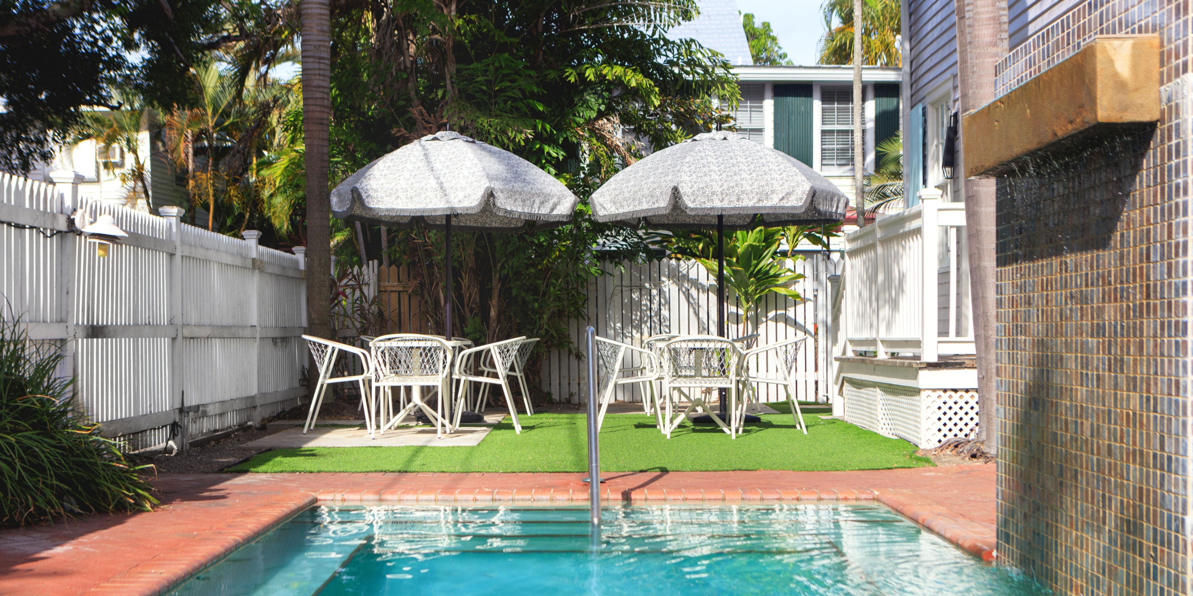 With the vibe of a backyard oasis, our pool calls your name with a cascading waterfall and charming brick patio. Comfortable outdoor furniture completes the scene as you exchange stories of your Key West adventures with fellow travelers. 