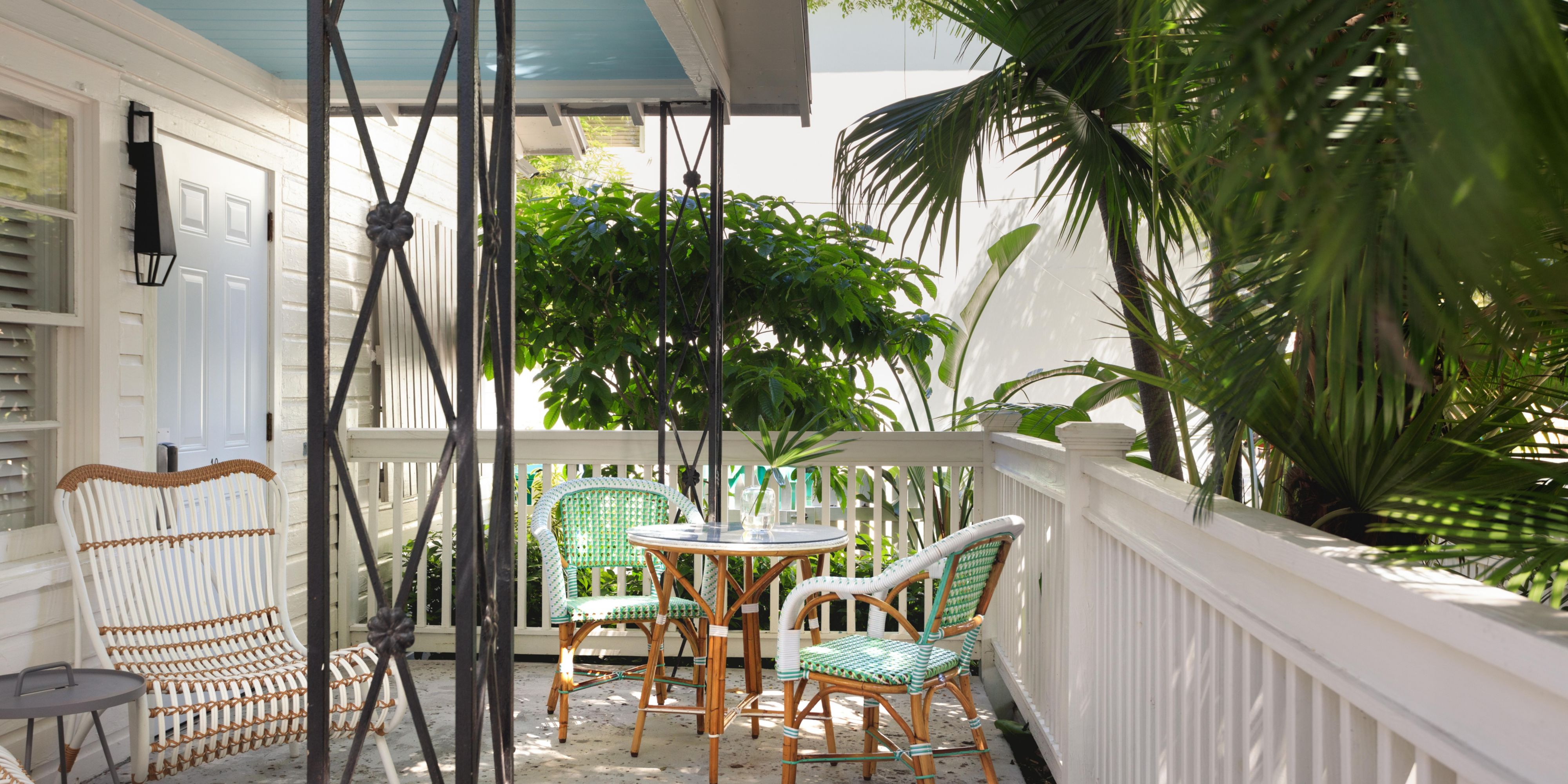 Bachelorette bashes. Book clubs. Bike tours. Any reason to gather with the people you like best is fine with us. We'll supply 22 beautiful guest accommodations (including five suites) and cool hang-out spots like our pavilion, “front porch” lobby and breakfast area. Not to mention our prime location one block off Duval Street. 