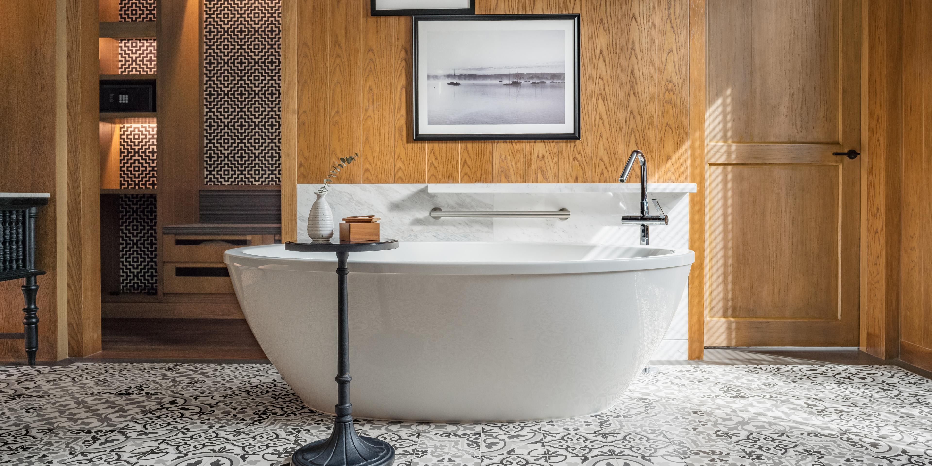 One Bedroom Ocean Front Pool Villa Bathroom Bathub