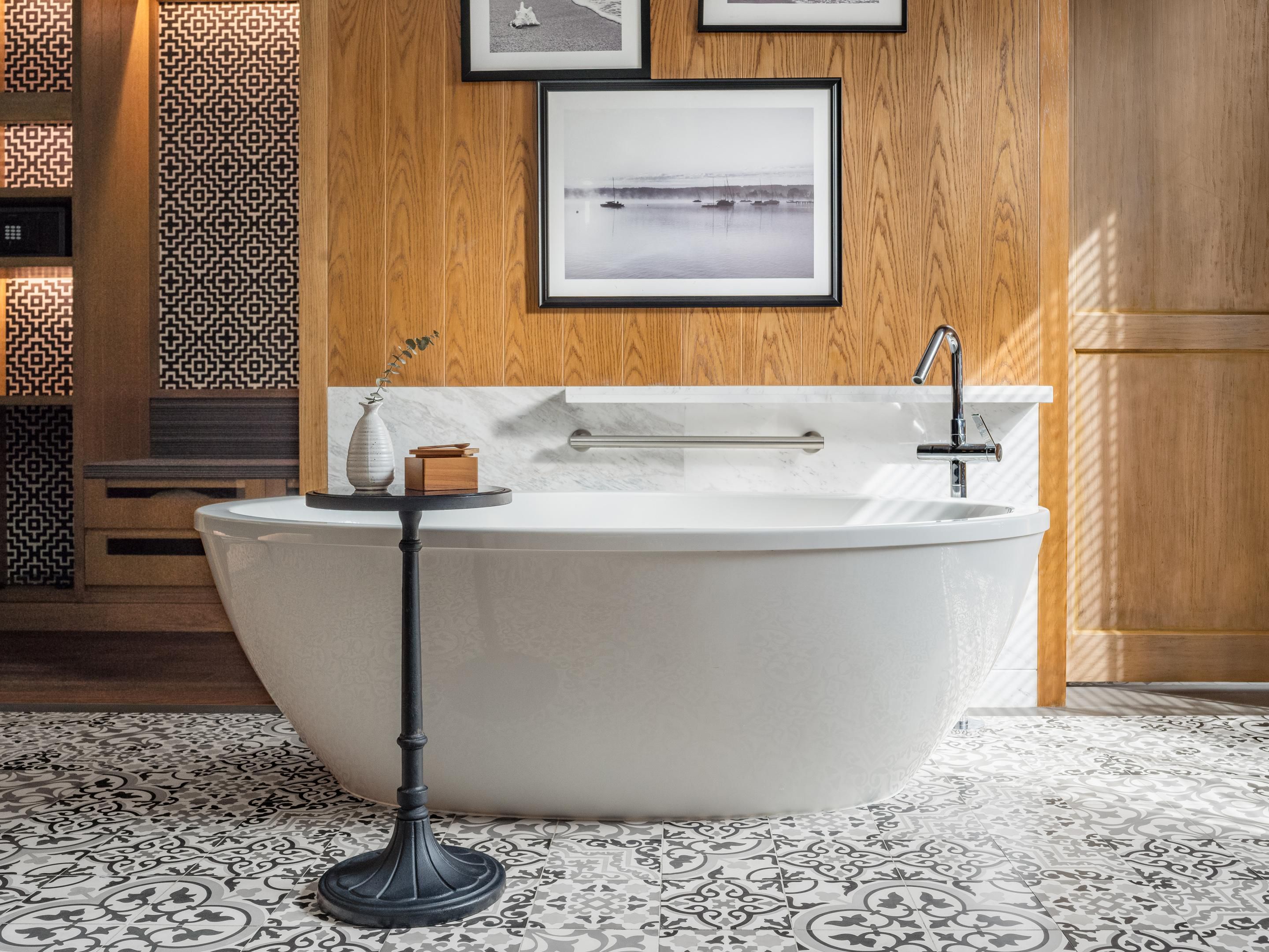 One Bedroom Ocean Front Pool Villa Bathroom Bathub
