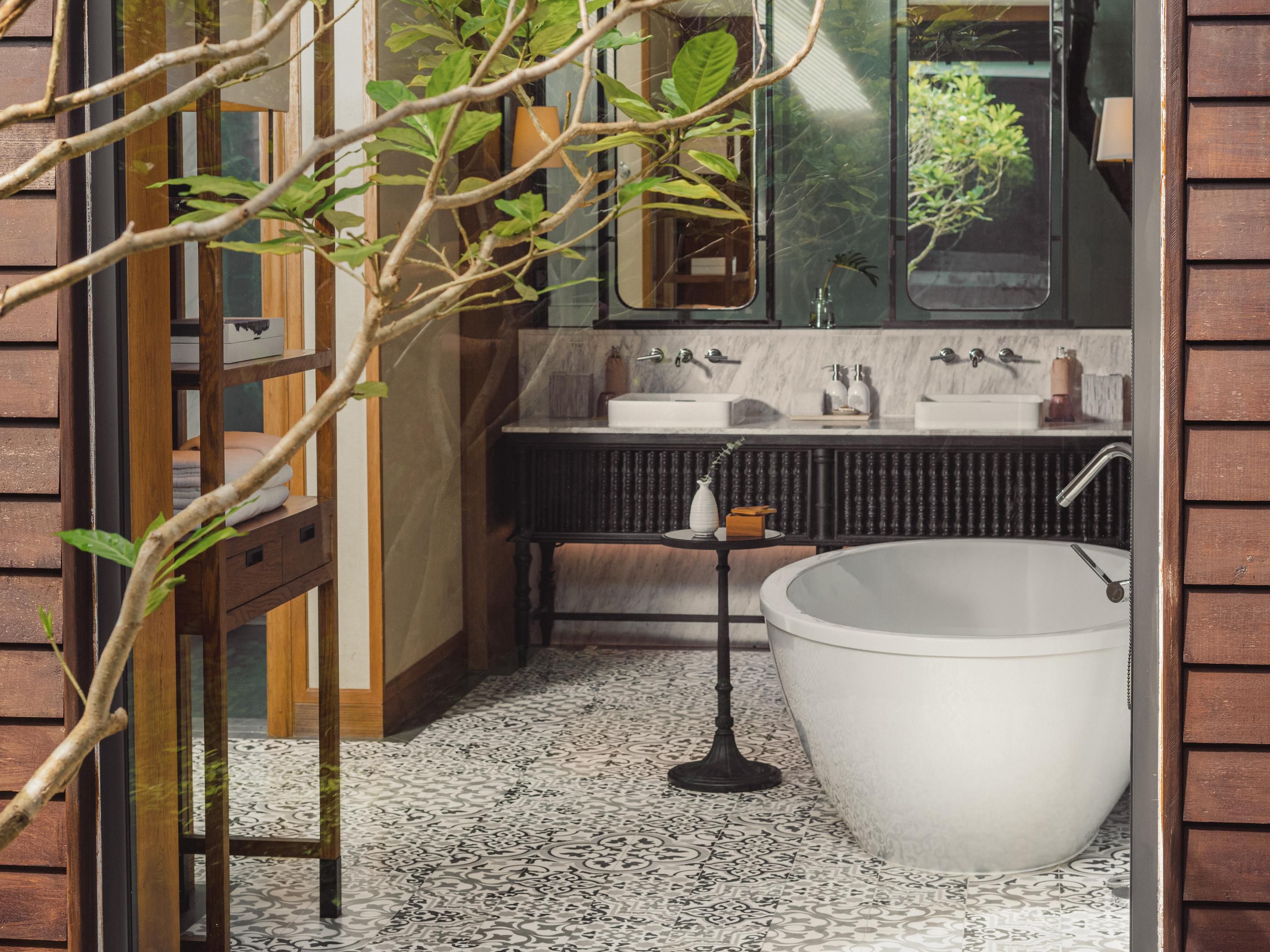 One Bedroom Ocean Front Pool Villa Bathroom