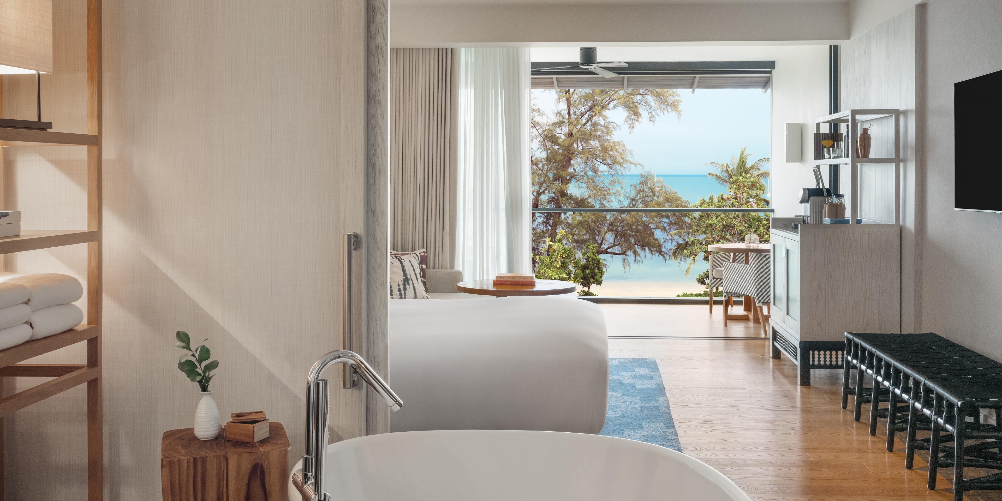 Essential King Bedroom overlooking the sea view 