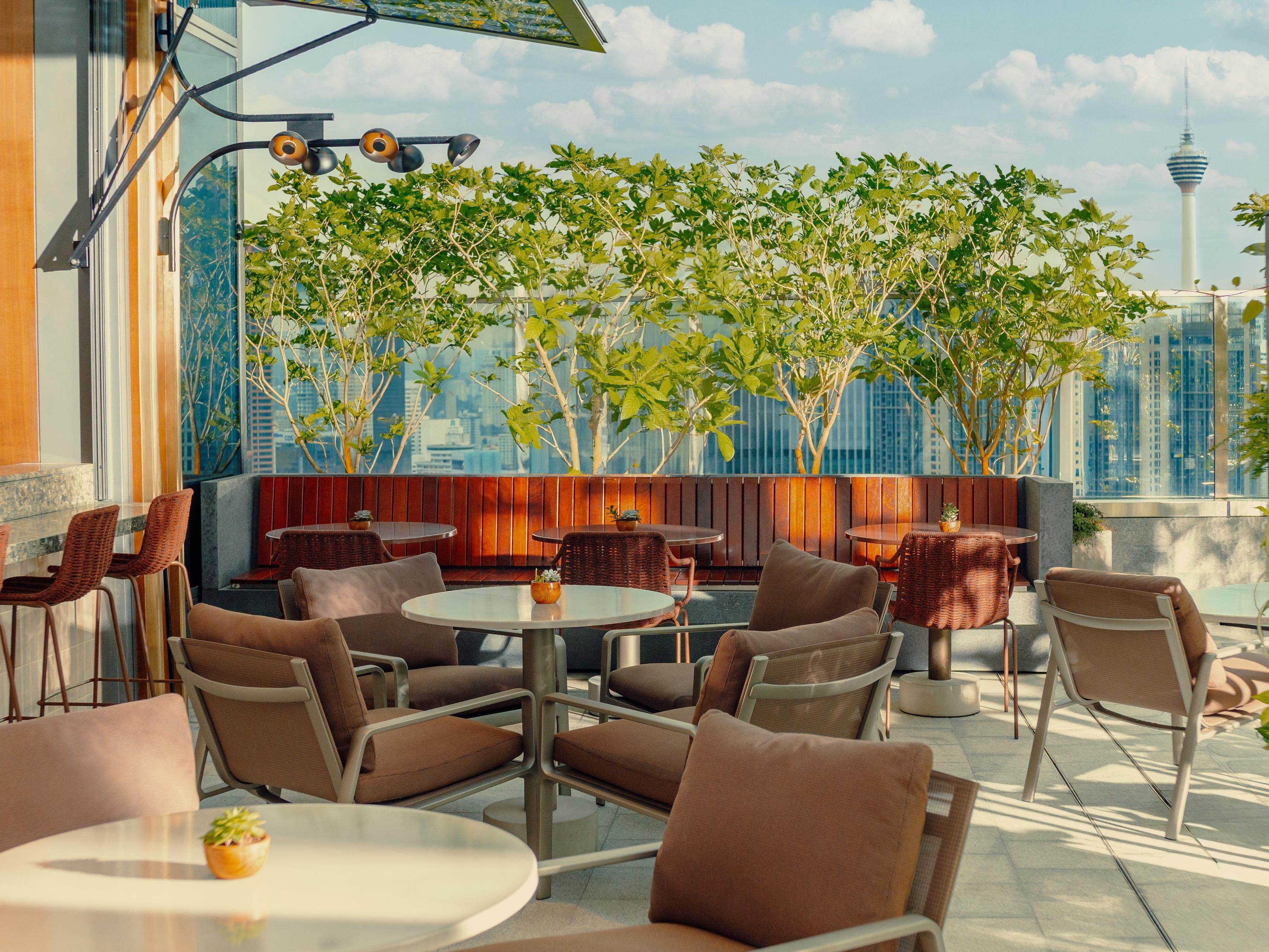 Four Siblings Rooftop Bar & Lounge