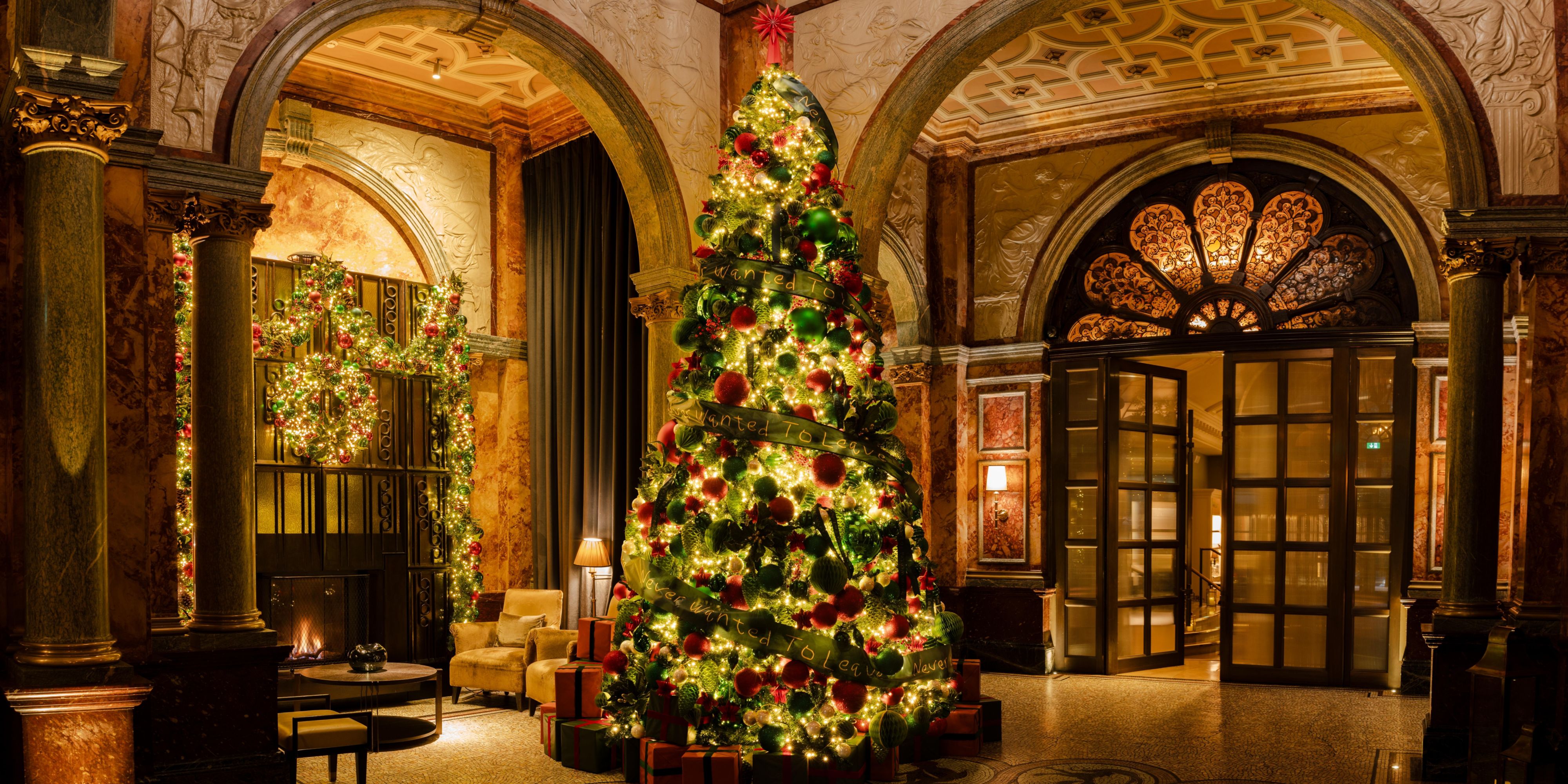 Step into the glittering world of Kimpton Fitzroy London this winter and discover the true magic of the season. As the city transforms into a winter wonderland, coming alive with the dazzling display of lights and ice-skating rinks, wander through traditional markets or treat yourself to a seasonal West End show. Ready to celebrate? Learn more.
