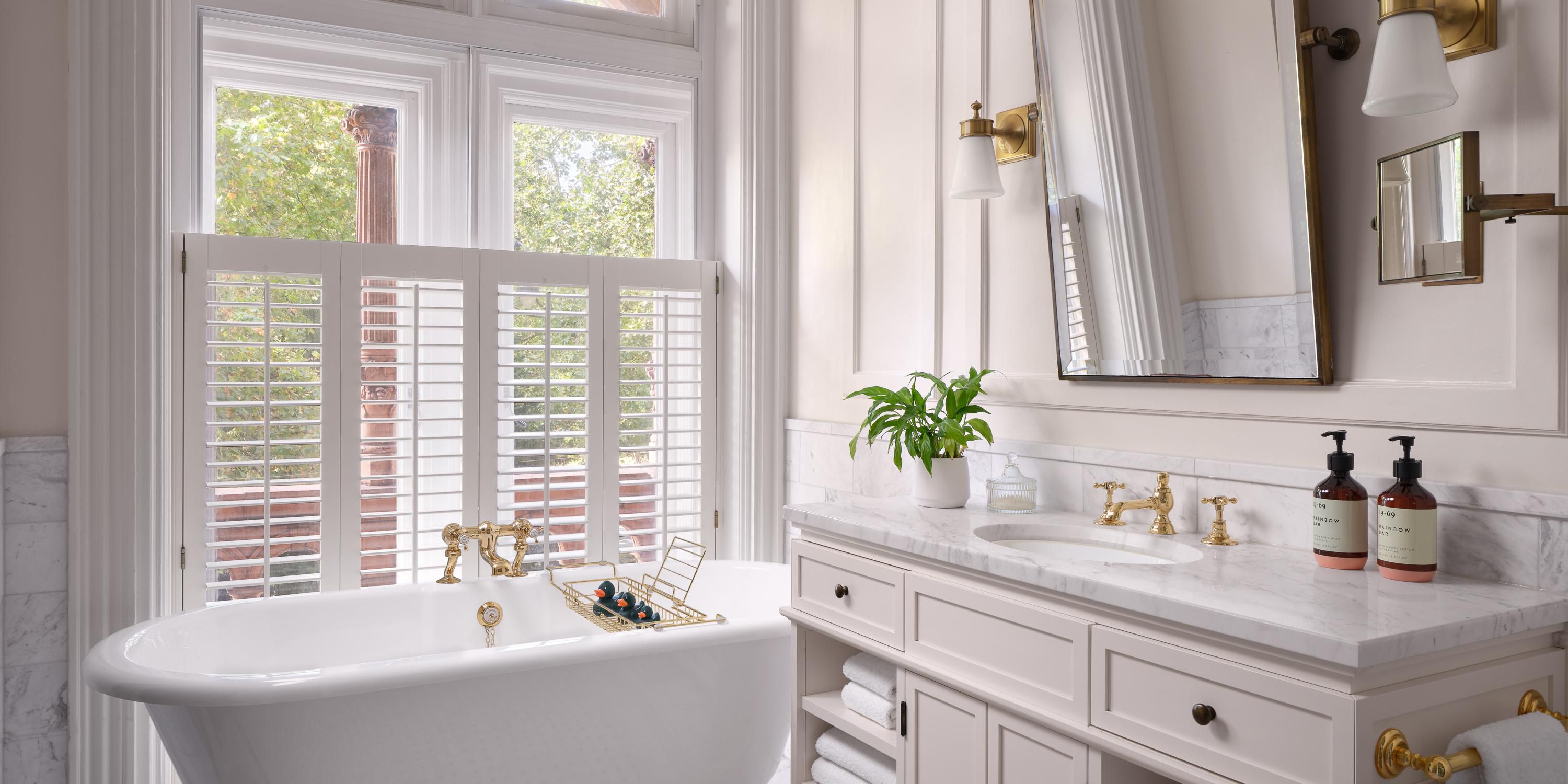 Take a dip in your iconic roll top bath and enjoy the view.