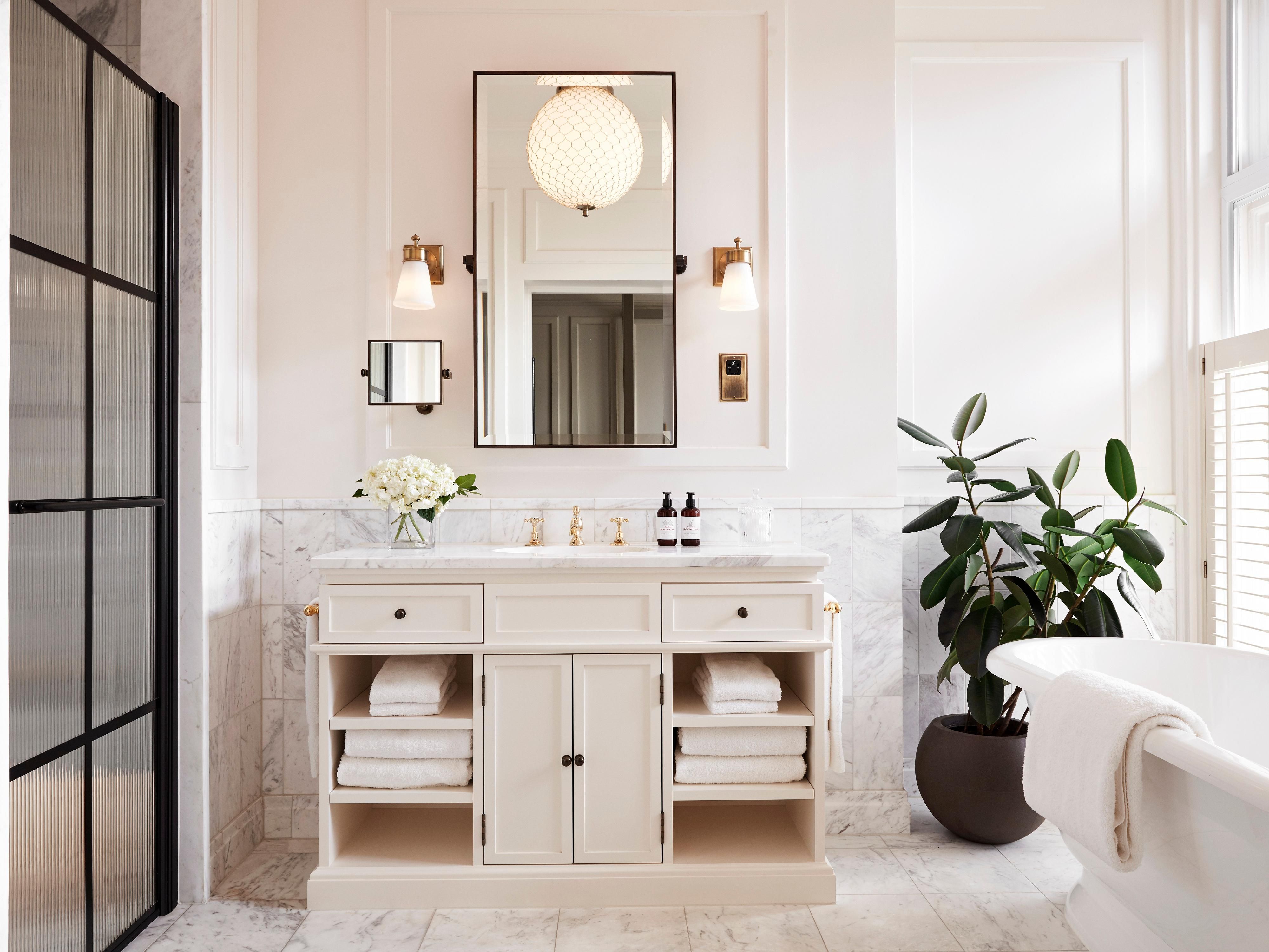Luxury hotel bathroom