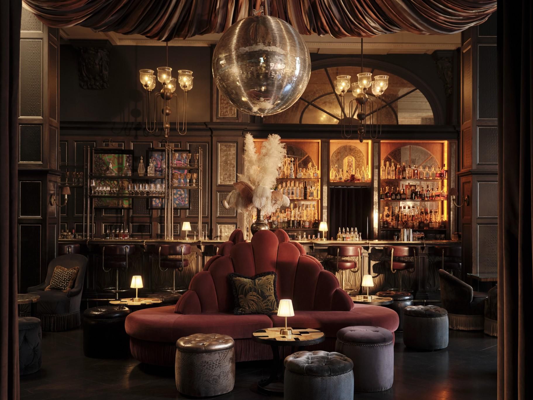 Fitz's Bar at Kimpton Fitzroy London with luxury cocktails