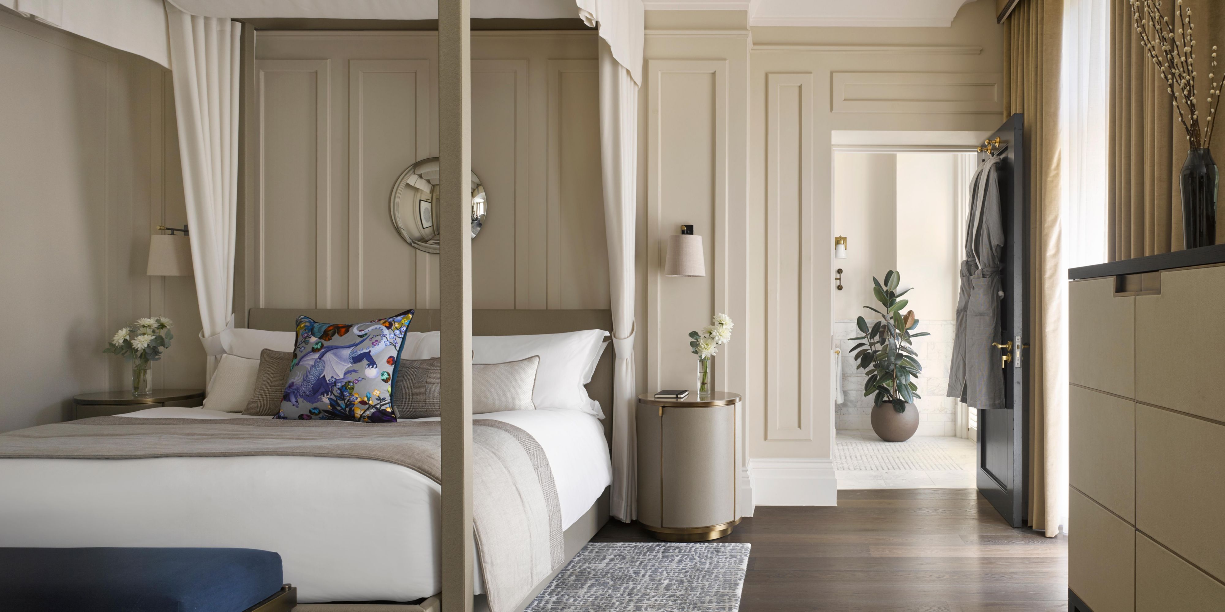 In our specialty suites, which overlook Russell Square, rich design elements create an appealing sanctuary in the heart of London. Whether you play some tunes on the Ruark sound system or lounge by your very own fireplace while watching the BBC, there’s no plusher place to unwind after a day spent exploring.