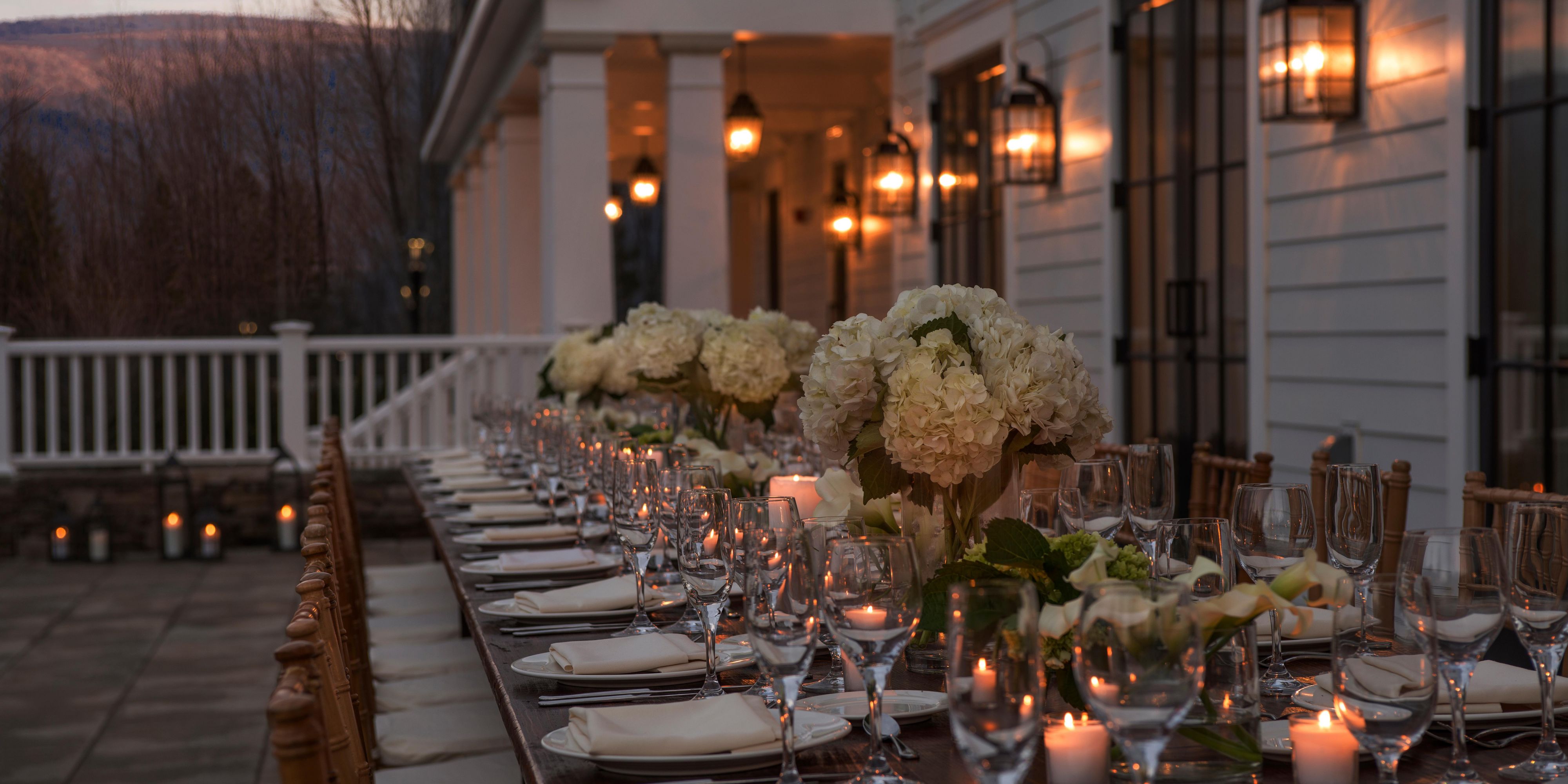 Kimpton Taconic infuses small-town enchantment into your big day. Exchange vows in our glamorous ballroom, then float to the terrace and private event lawn for a lively reception attended by mountains and twinkling stars. Complete your wedded bliss with Vermont-sourced fare, craft beer and wine from our own Tavern.