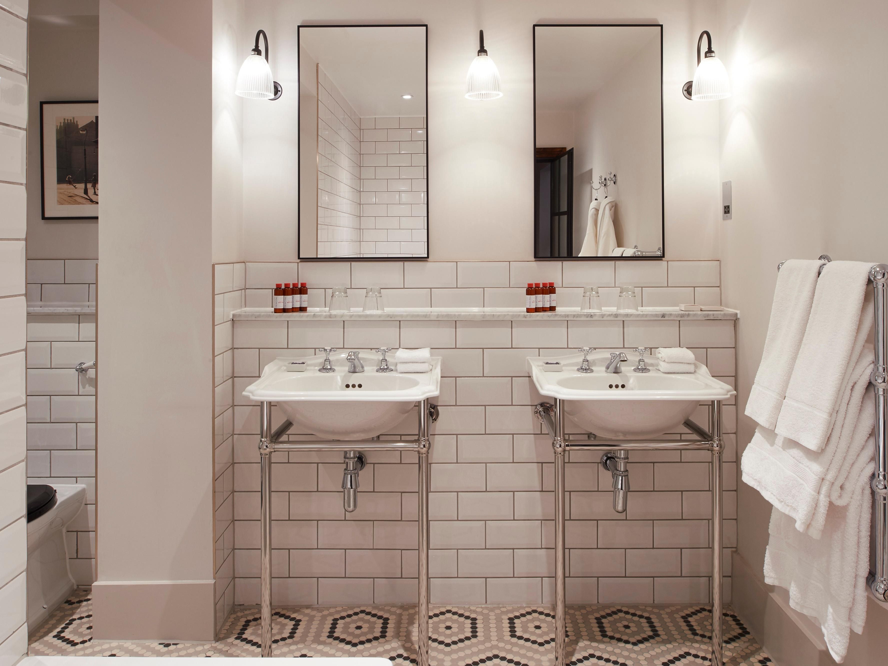 Heritage Junior Suite bathroom 