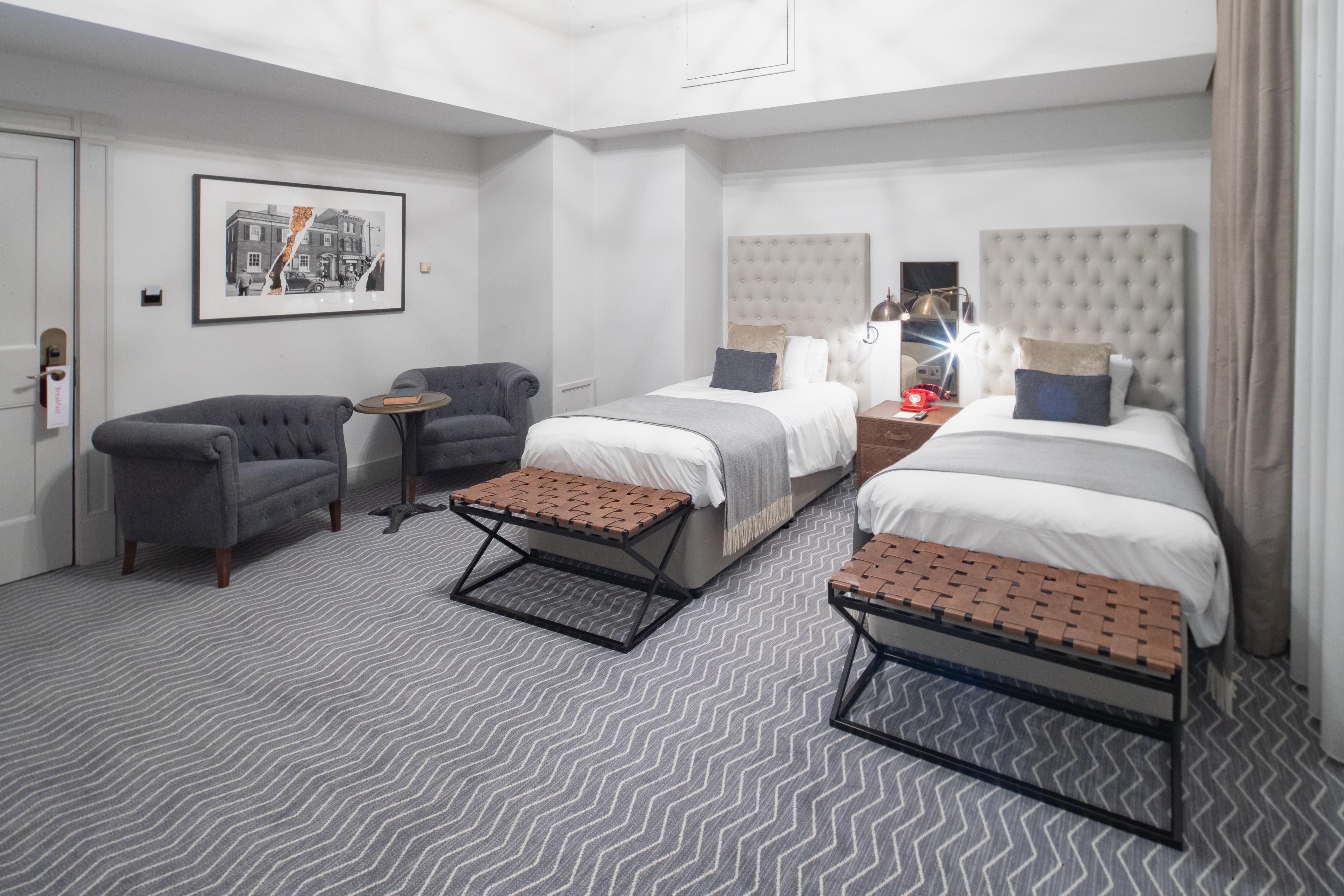 Two single beds in a hotel guest bedroom