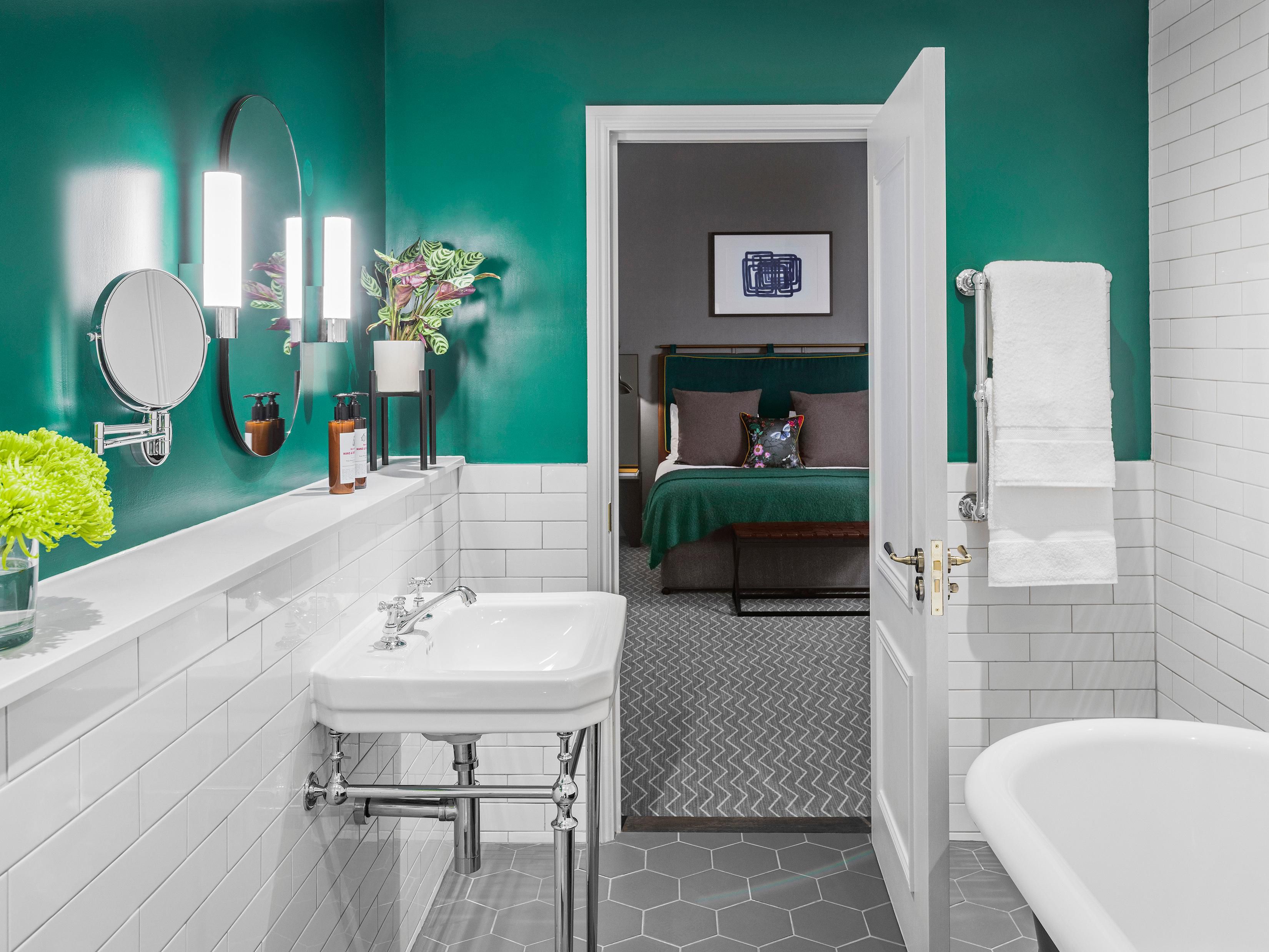 Junior Suite bathroom