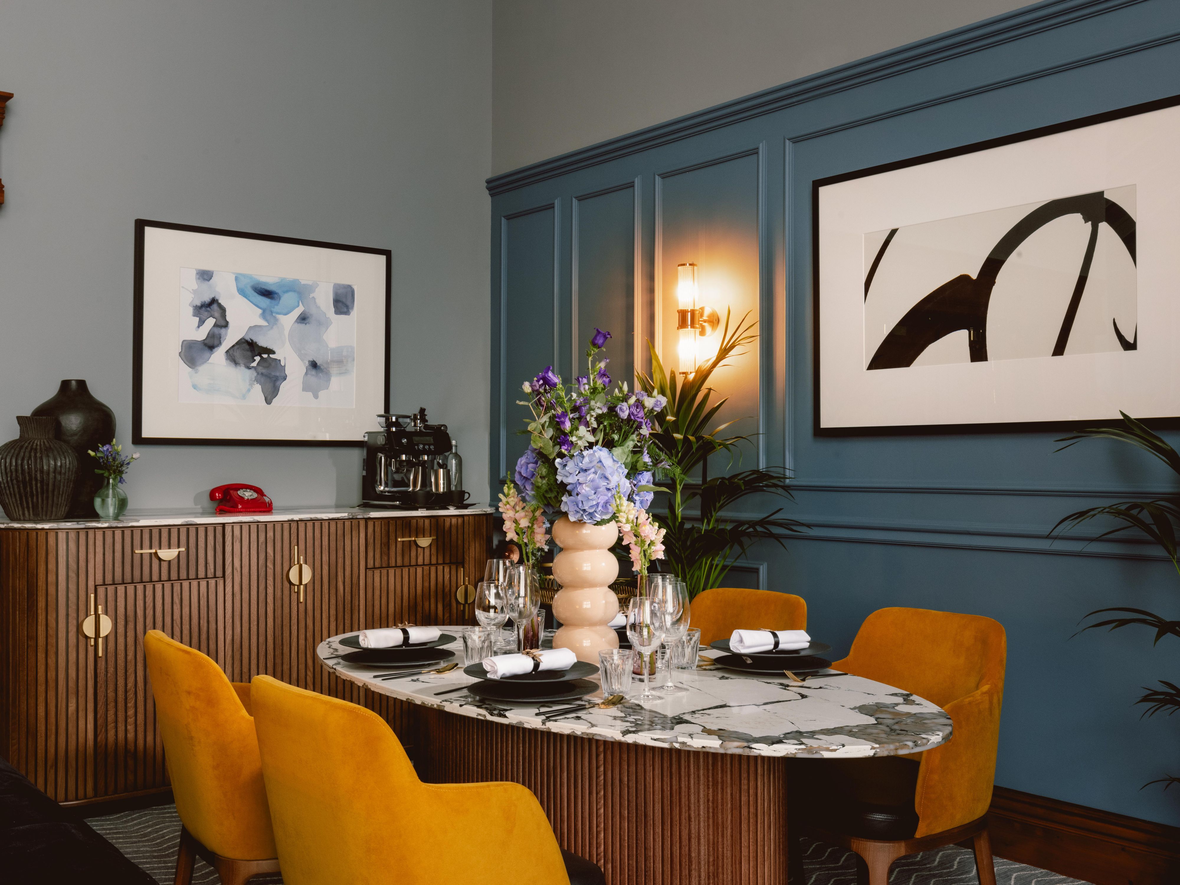 Suite dining room table