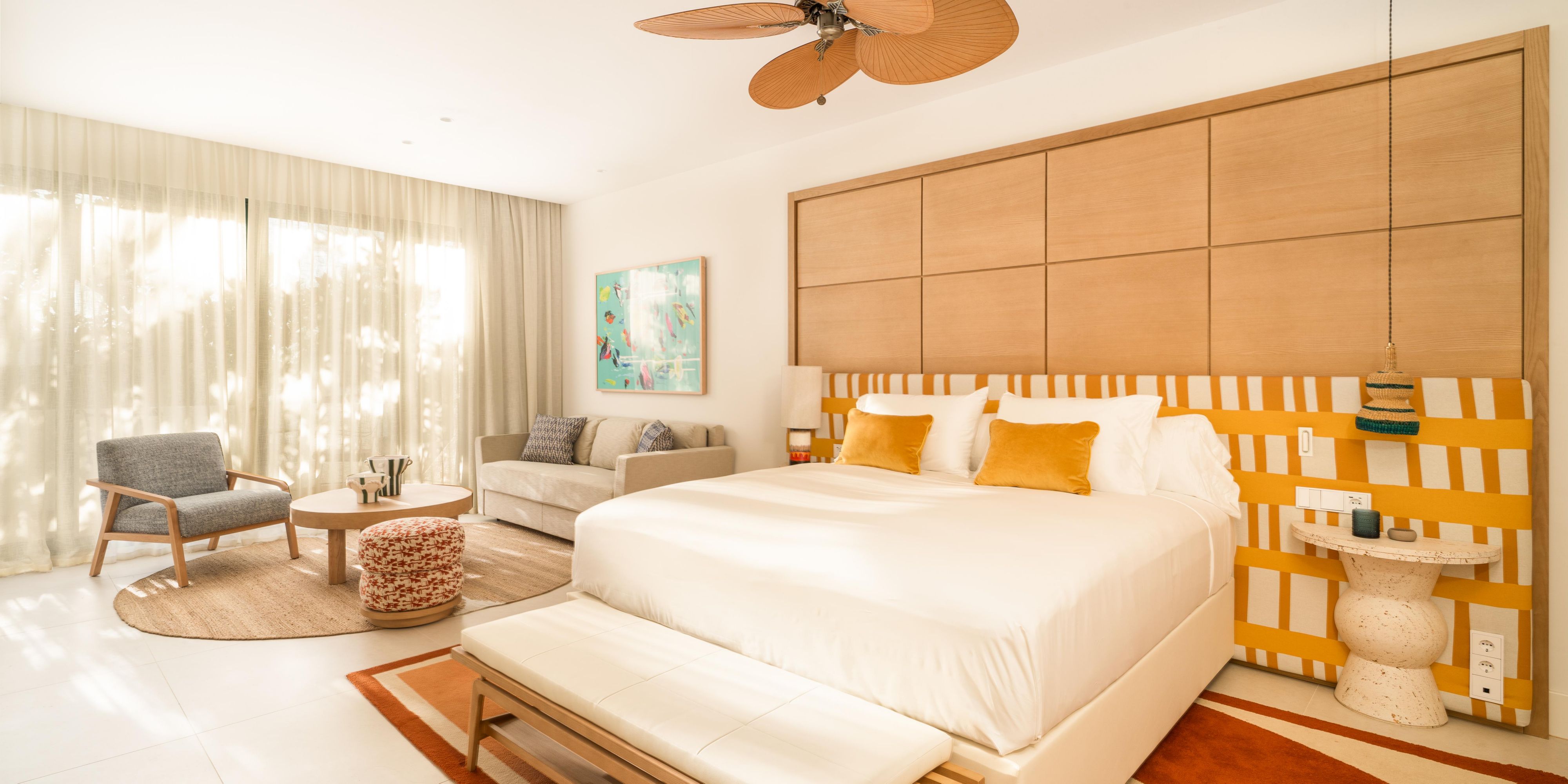 Let yourself be embraced by the natural light of our Studio Suites