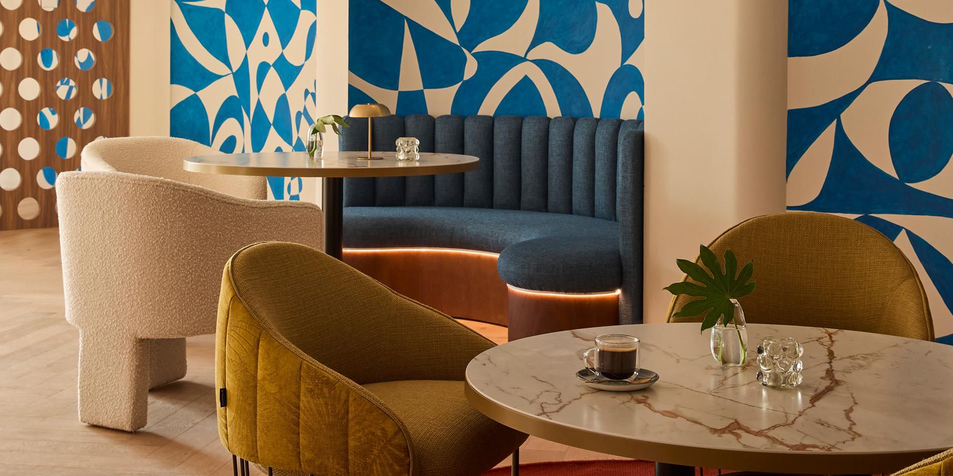 Azul invites you to experience Mediterranean-style moments. Enjoy tapas like select fried delicacies or artisanal preserves by Chef José Carlos García. A place where locals and travelers come together, creating an authentic shared-table experience.