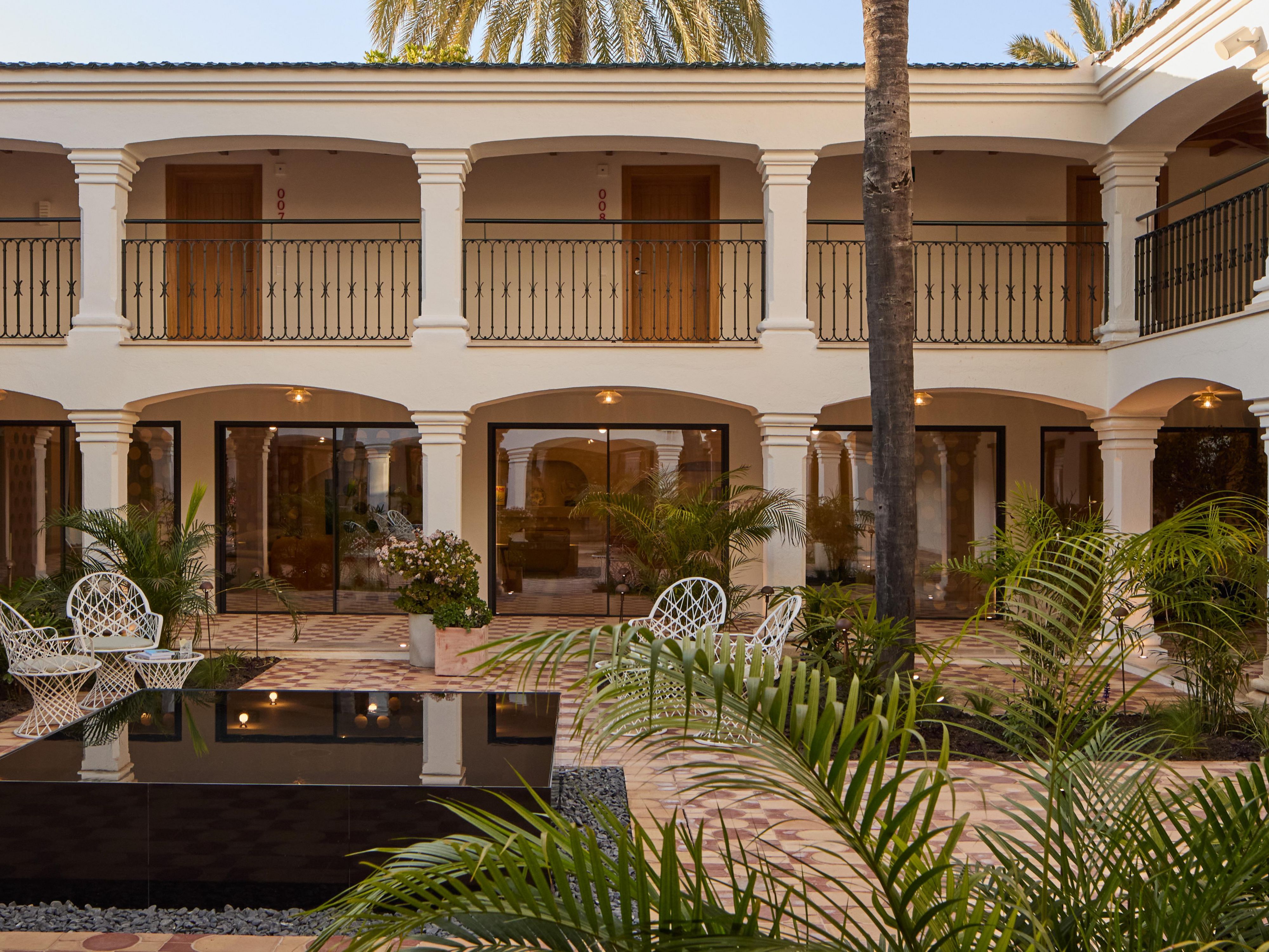 Enjoy the natural light in our communal áreas