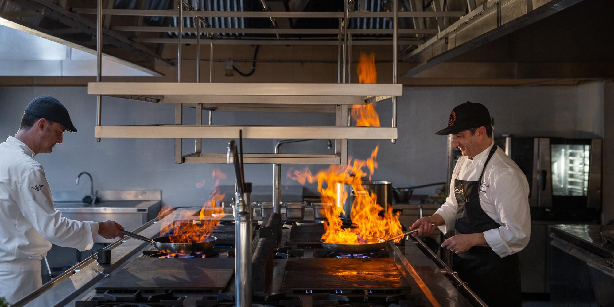With a Michelin star for Café de París in Málaga, José Carlos García is the Executive Chef of Kimpton Los Monteros. Passionate about Andalusian cuisine and local ingredients, he blends tradition and modernity, reinventing flavors with creativity and boldness.