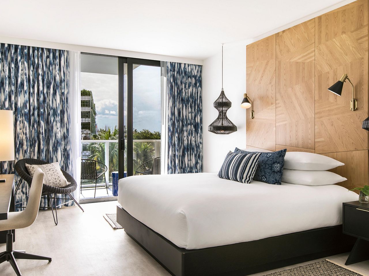 King Bed with Balcony 