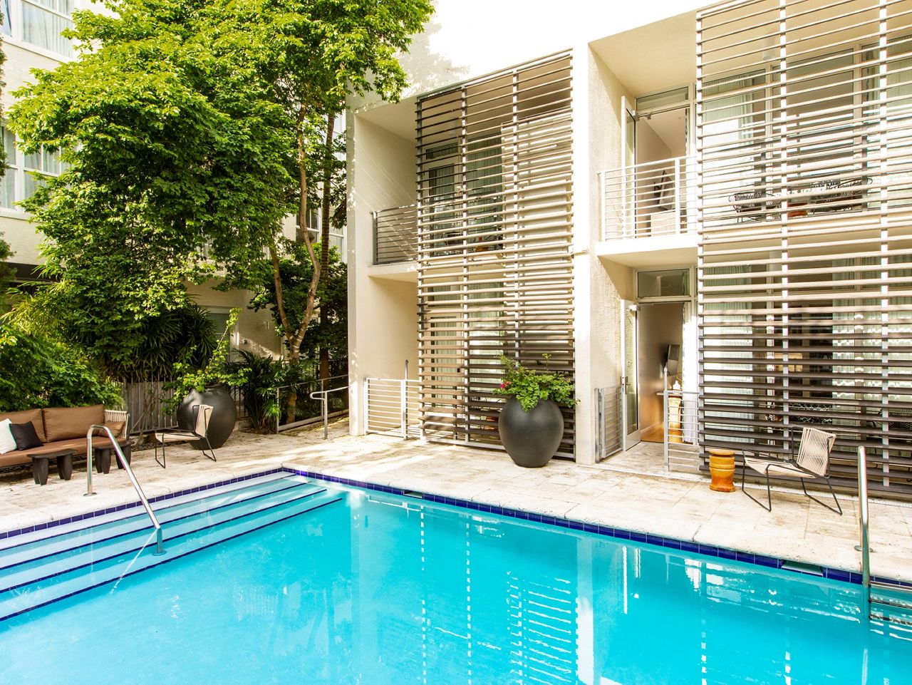 Poolside Bungalow Room with Views Overlooking the Pool
