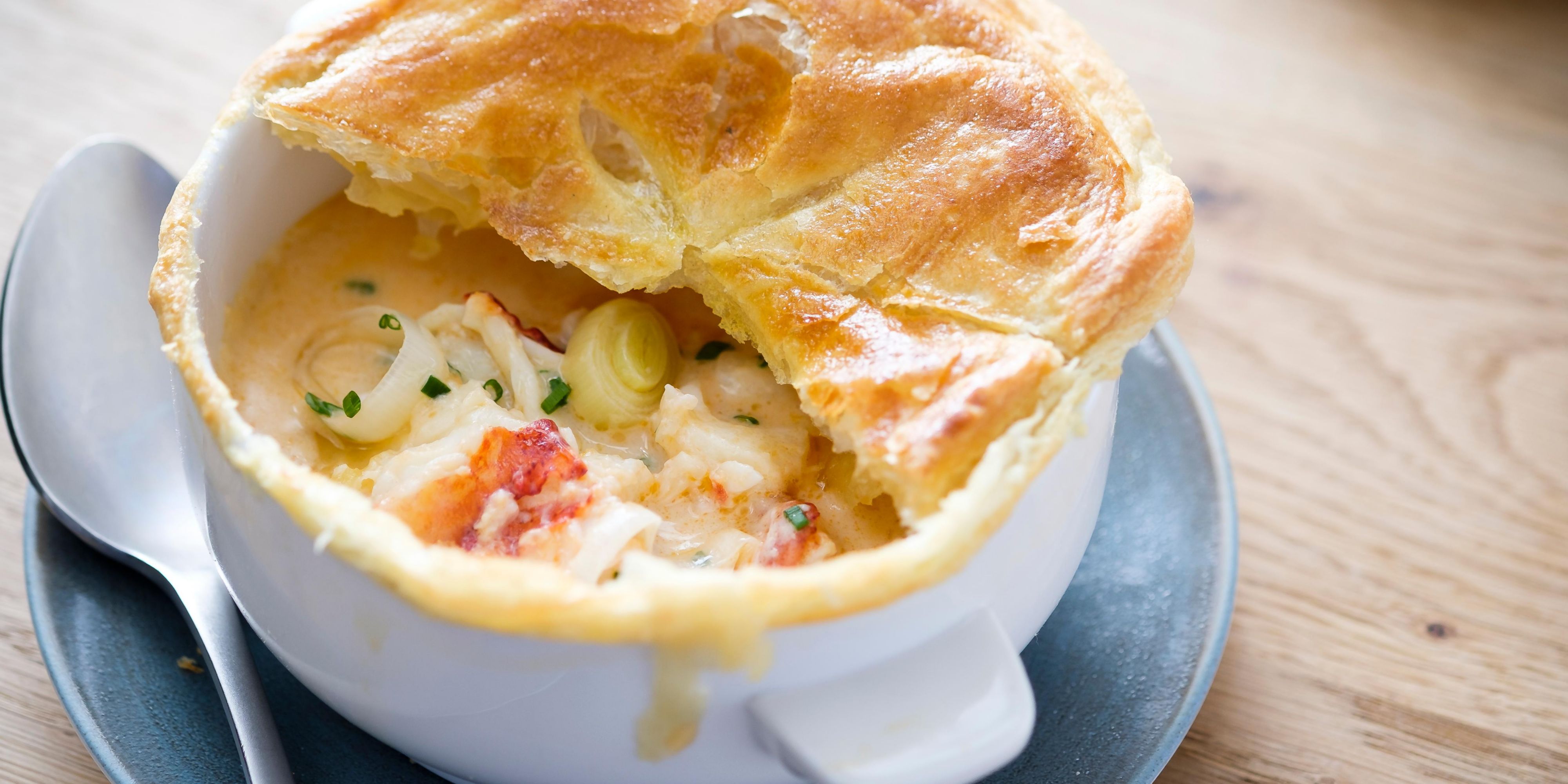 seawell fish n oyster - lobster bisque en crote