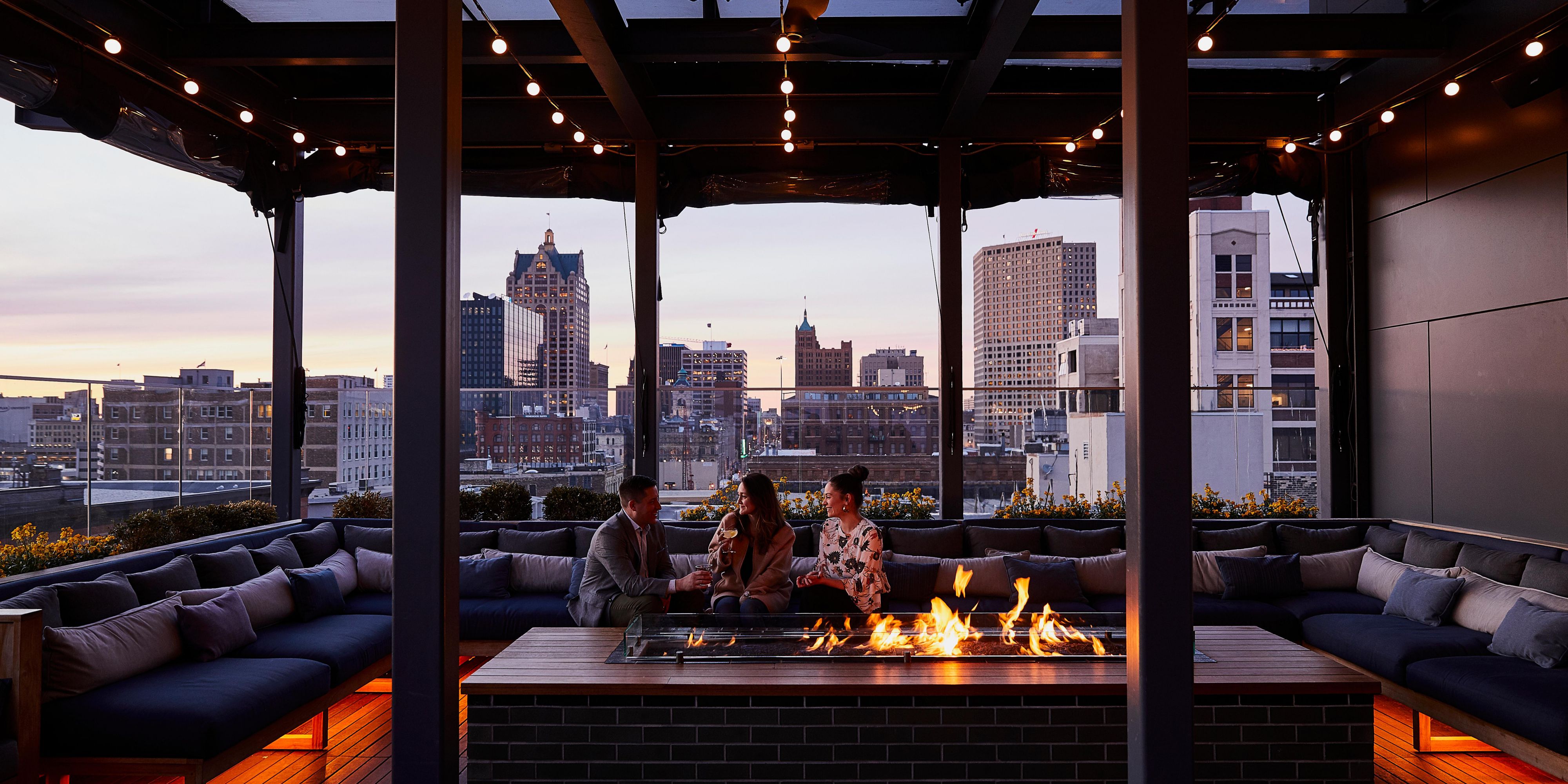 It’s all about that flexibility. And serious desirability. The Outsider offers exclusive access to the most amazing features and amenities — fire pits, cabana-style seating, large-scale games, and sunset views, to name a few — that make the rooftop one of the most coveted spots in the city.